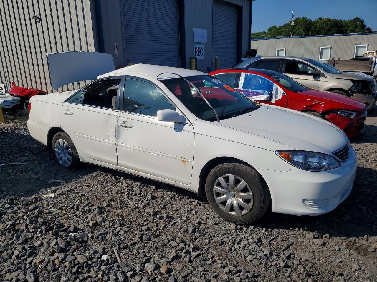 2006 Toyota Camry Le White vin: 4T1BE30K26U743575