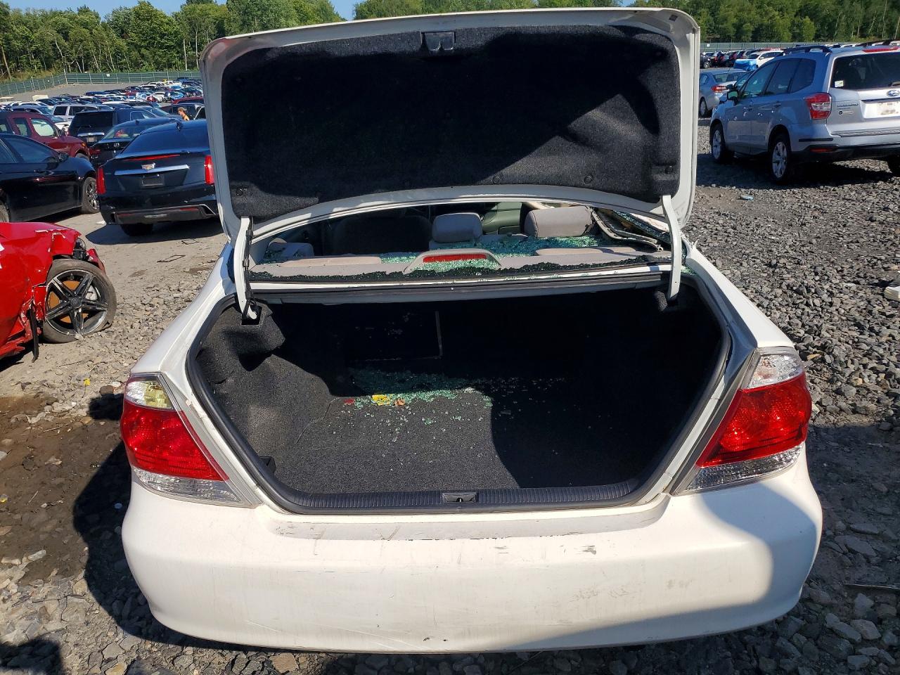 2006 Toyota Camry Le White vin: 4T1BE30K26U743575