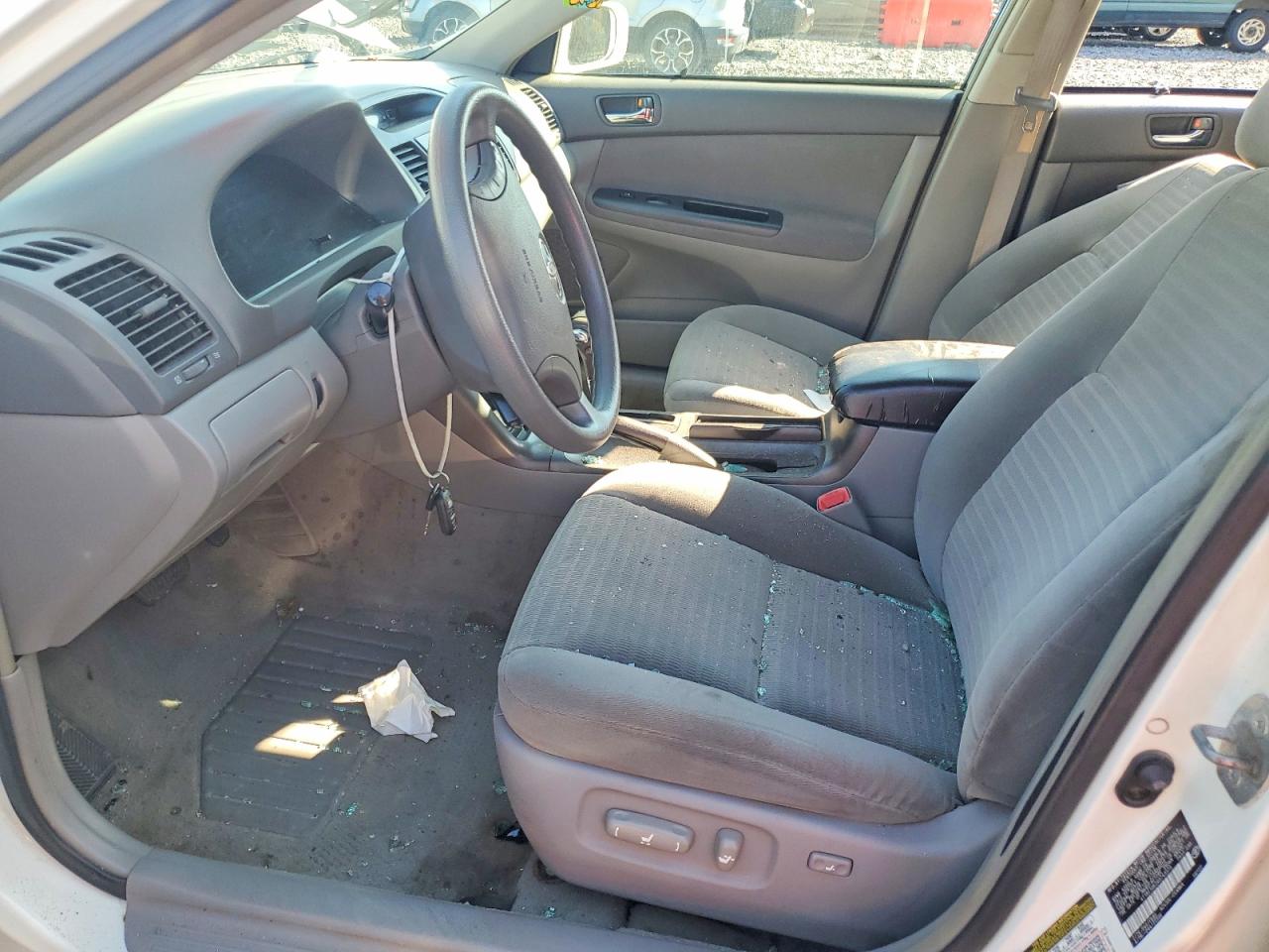 2006 Toyota Camry Le White vin: 4T1BE30K26U743575