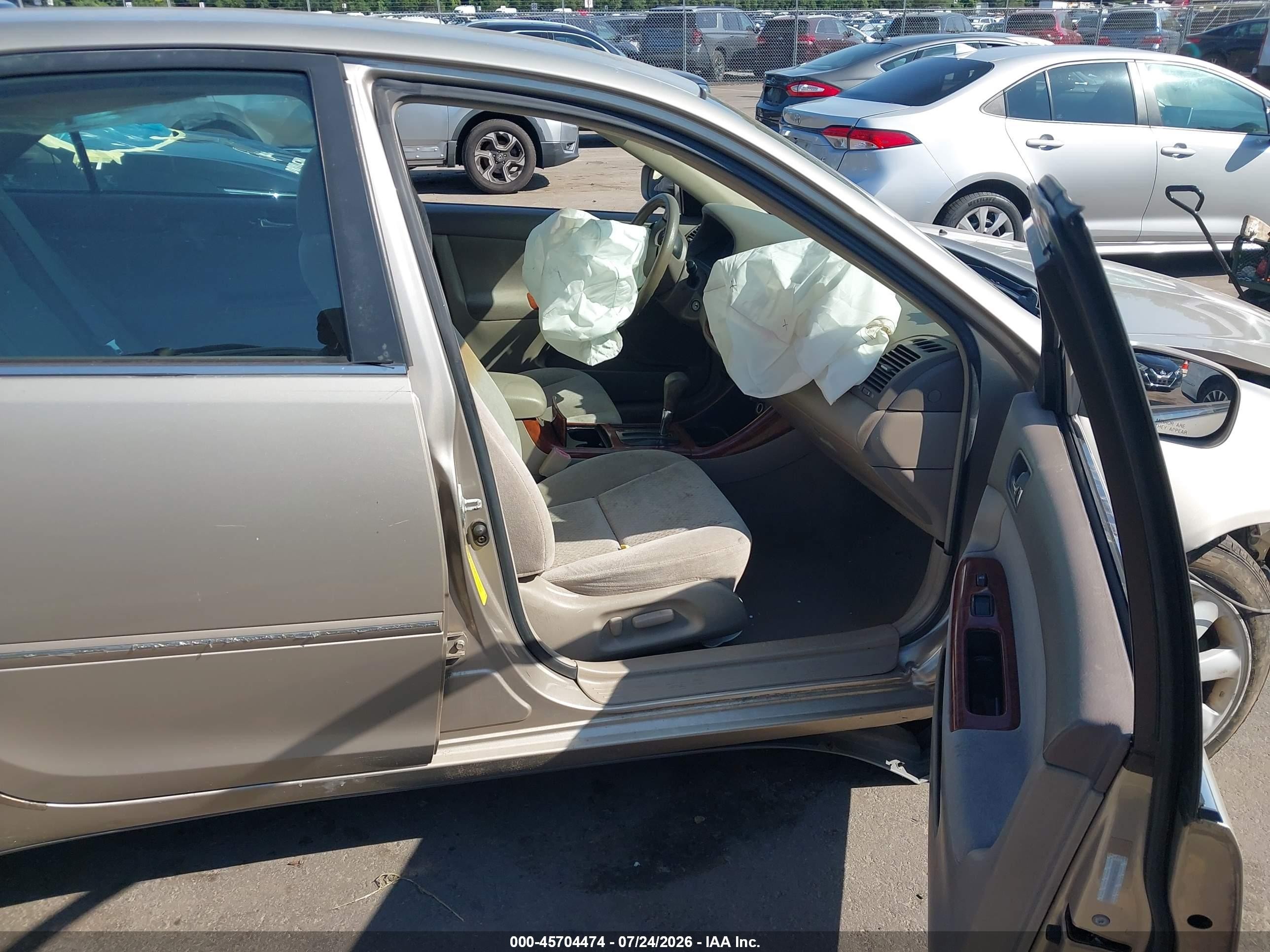 2003 Toyota Camry Xle Tan vin: 4T1BE30K33U741376