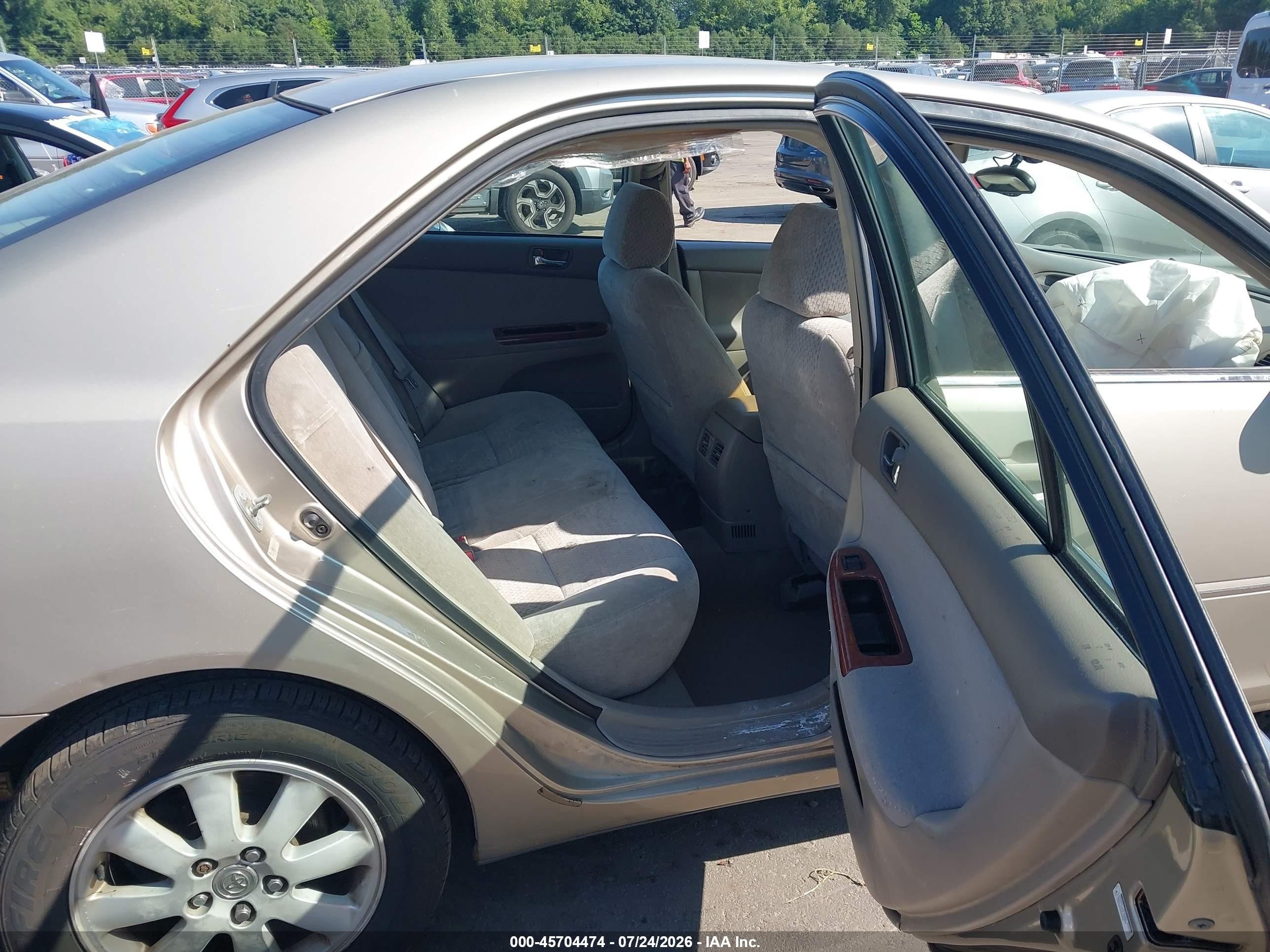 2003 Toyota Camry Xle Tan vin: 4T1BE30K33U741376