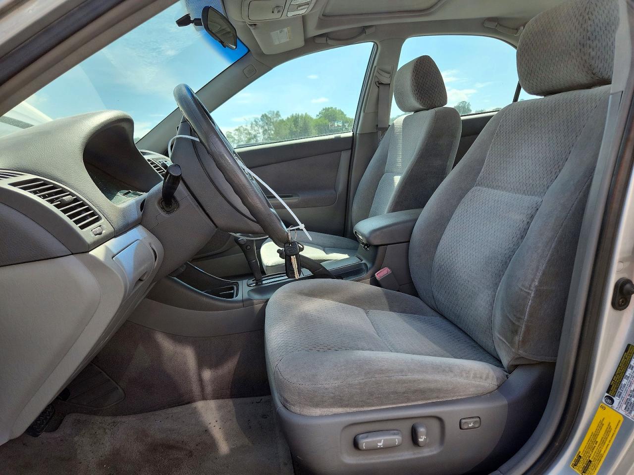 2004 Toyota Camry Le Silver vin: 4T1BE30K34U307895