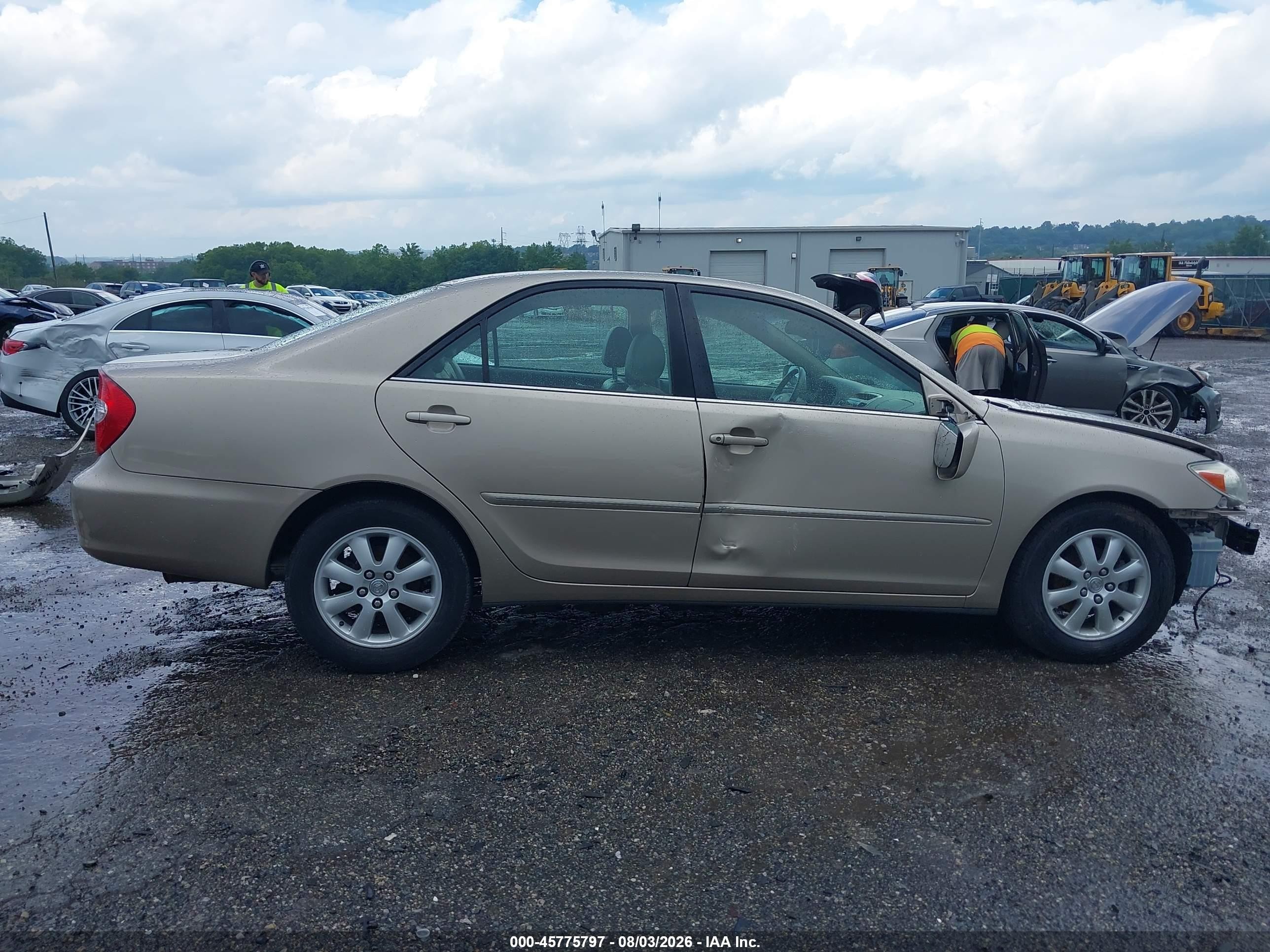 2004 Toyota Camry Xle Gold vin: 4T1BE30K34U800461