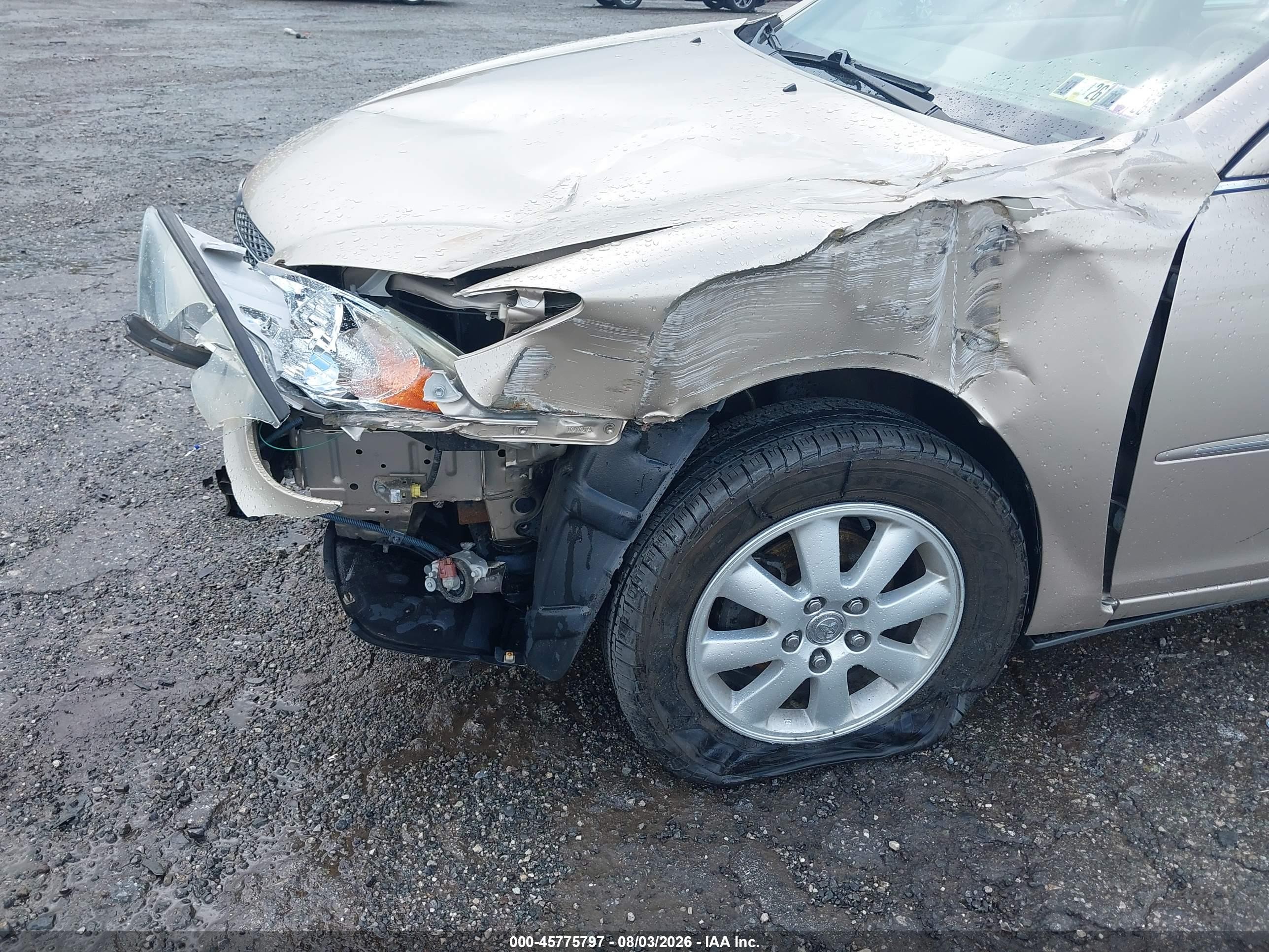 2004 Toyota Camry Xle Gold vin: 4T1BE30K34U800461