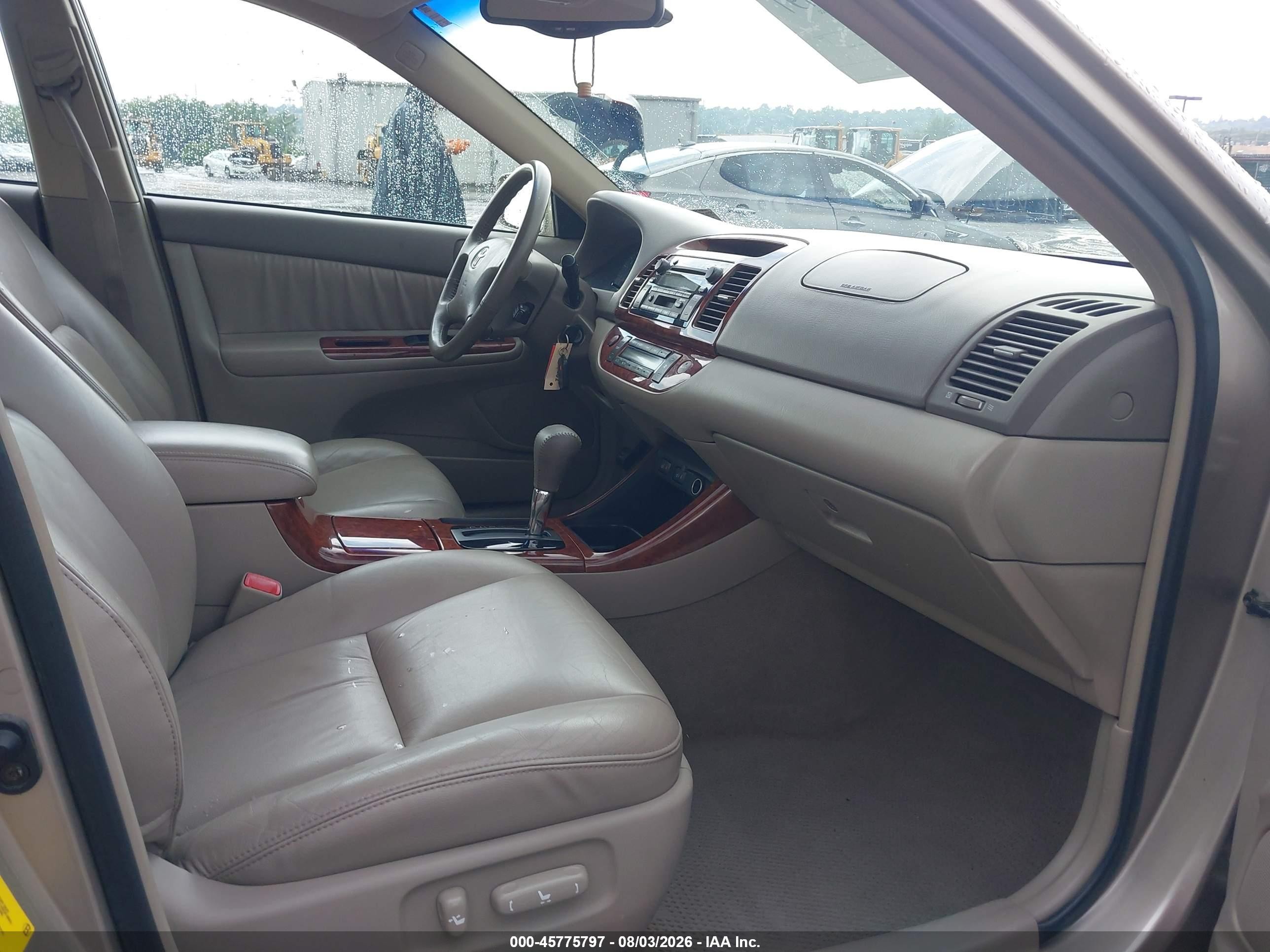2004 Toyota Camry Xle Gold vin: 4T1BE30K34U800461