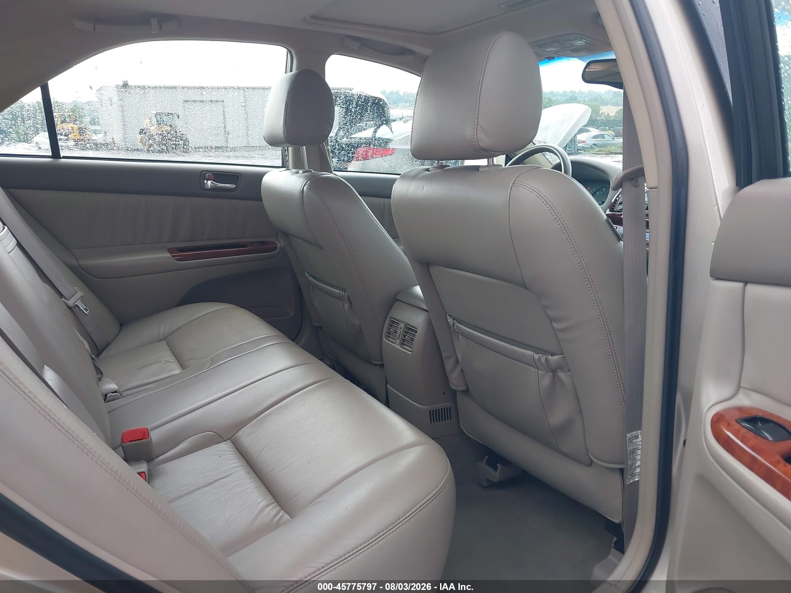 2004 Toyota Camry Xle Gold vin: 4T1BE30K34U800461