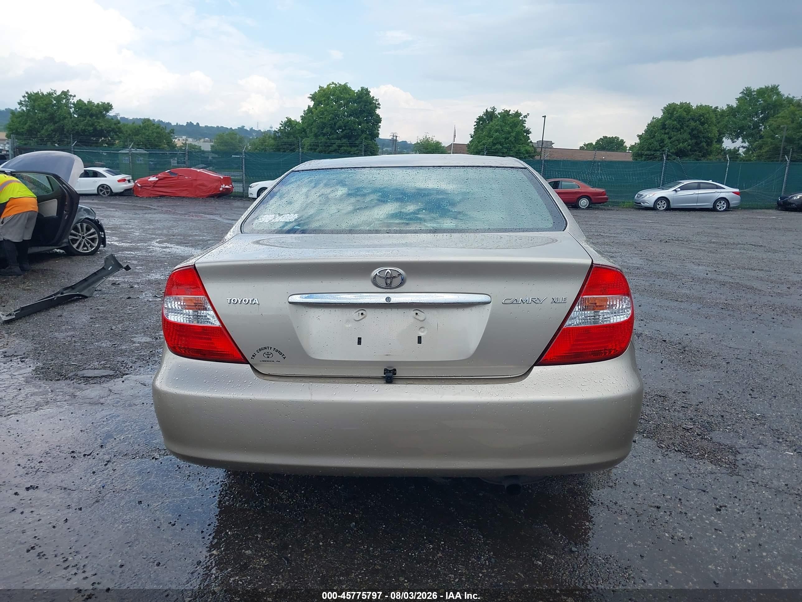 2004 Toyota Camry Xle Gold vin: 4T1BE30K34U800461