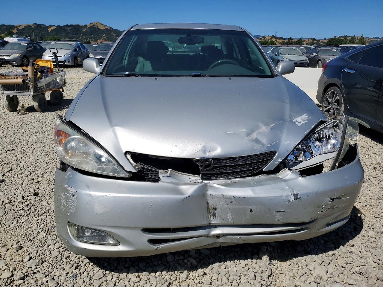 2004 Toyota Camry Xle Silver vin: 4T1BE30K34U906800