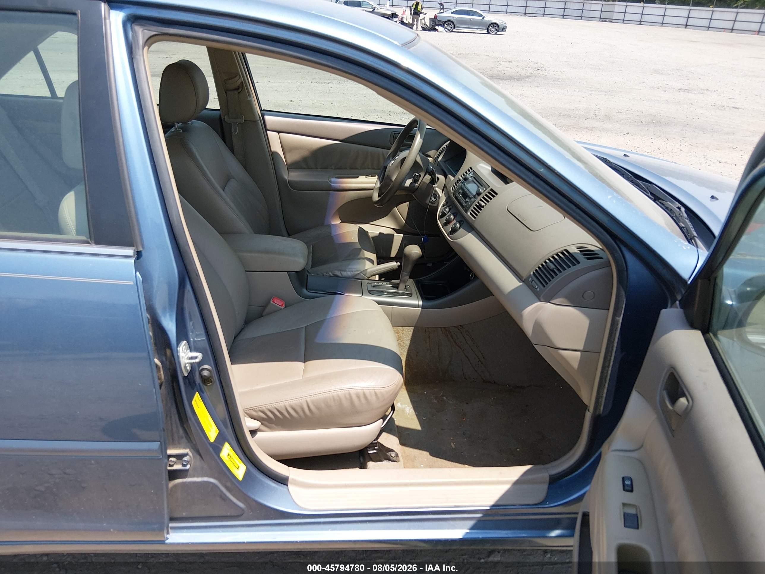 2004 Toyota Camry Le Blue vin: 4T1BE30K34U912984