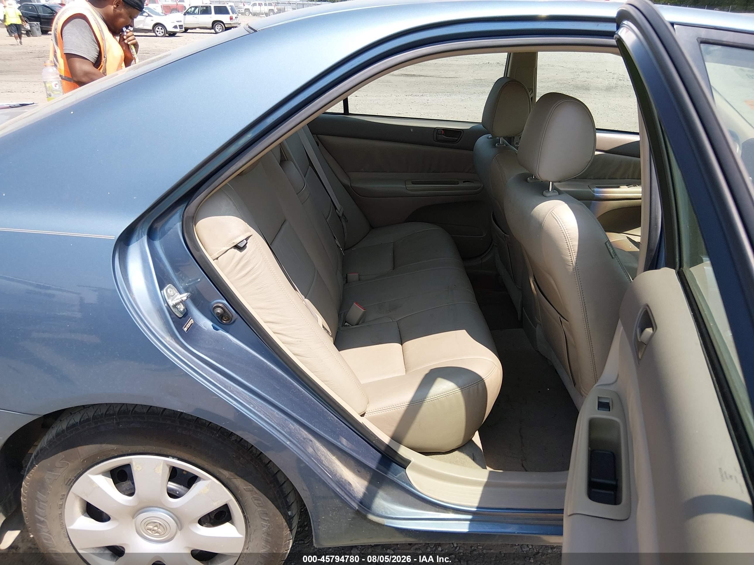 2004 Toyota Camry Le Blue vin: 4T1BE30K34U912984