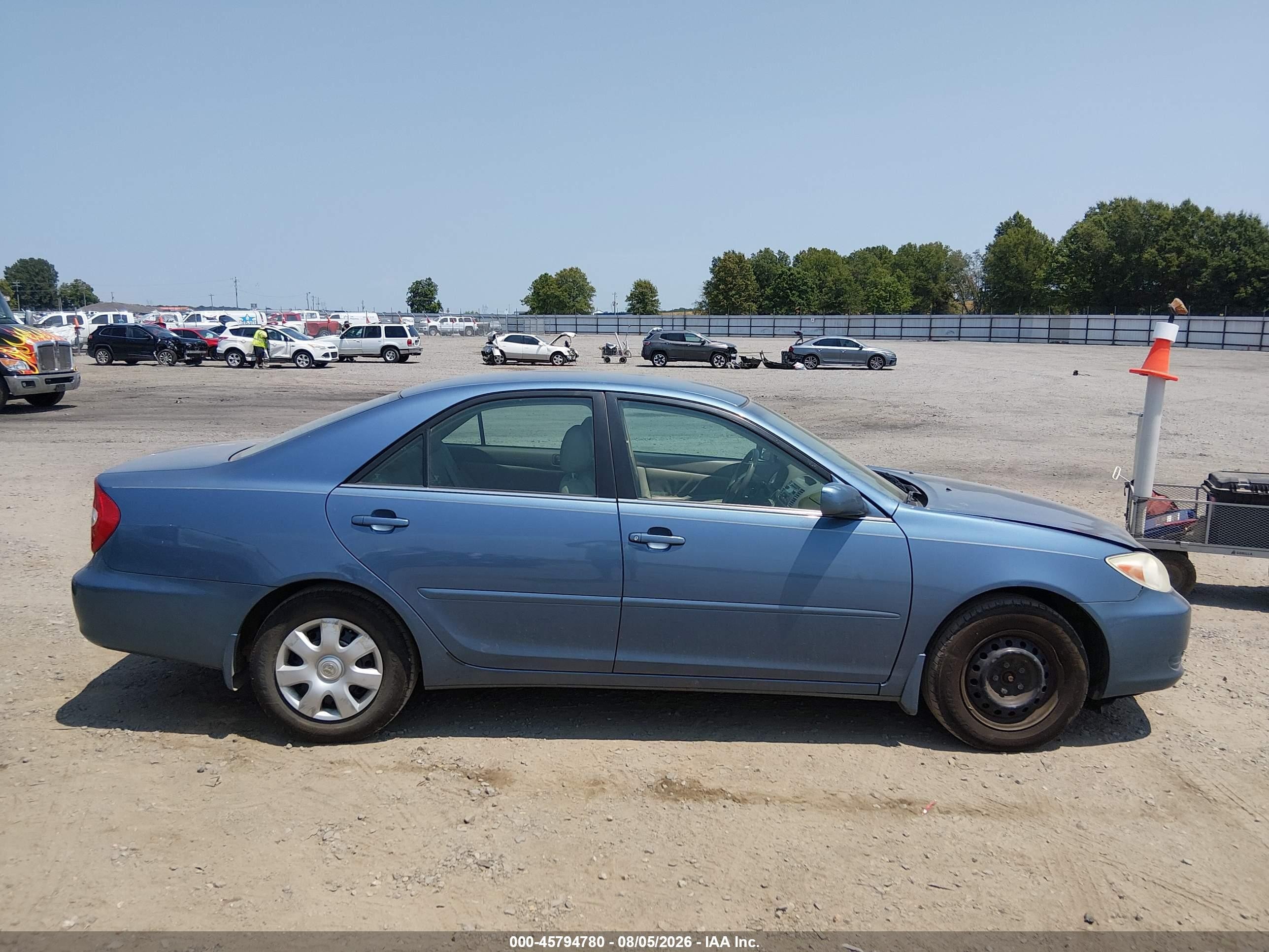 2004 Toyota Camry Le Blue vin: 4T1BE30K34U912984