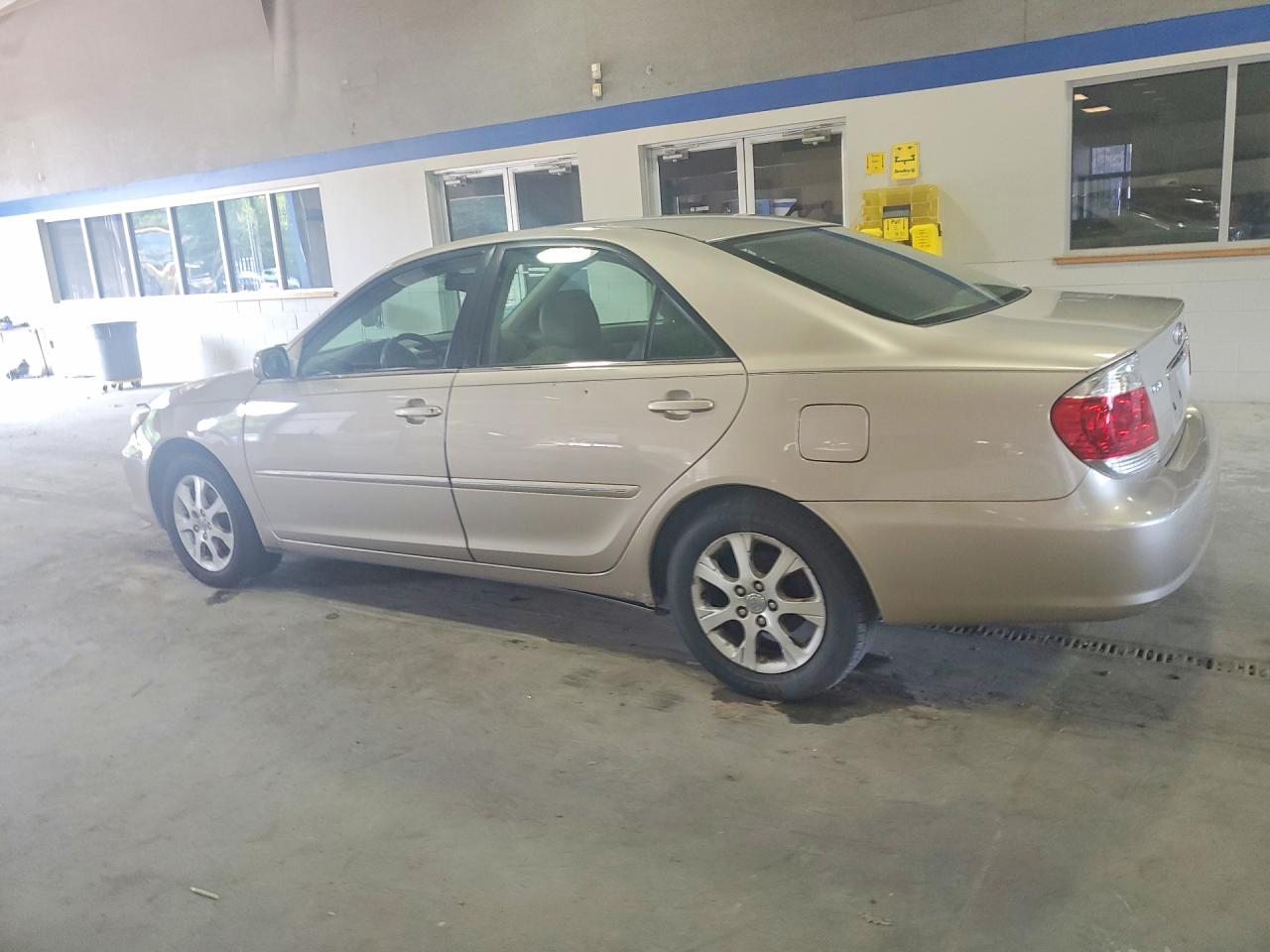 2005 Toyota Camry Xle Gold vin: 4T1BE30K35U575797