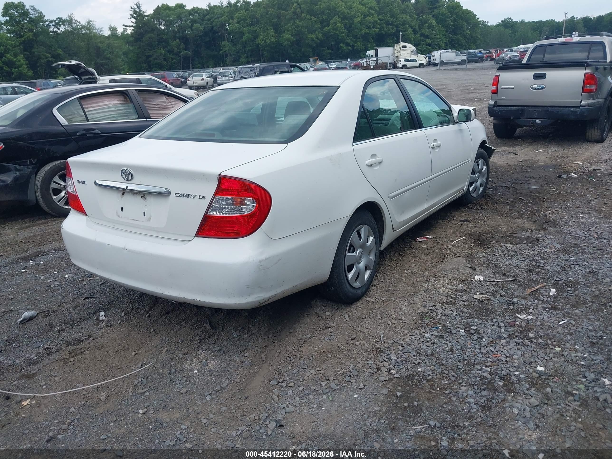 2002 Toyota Camry Le/xle/se White vin: 4T1BE30K42U505575