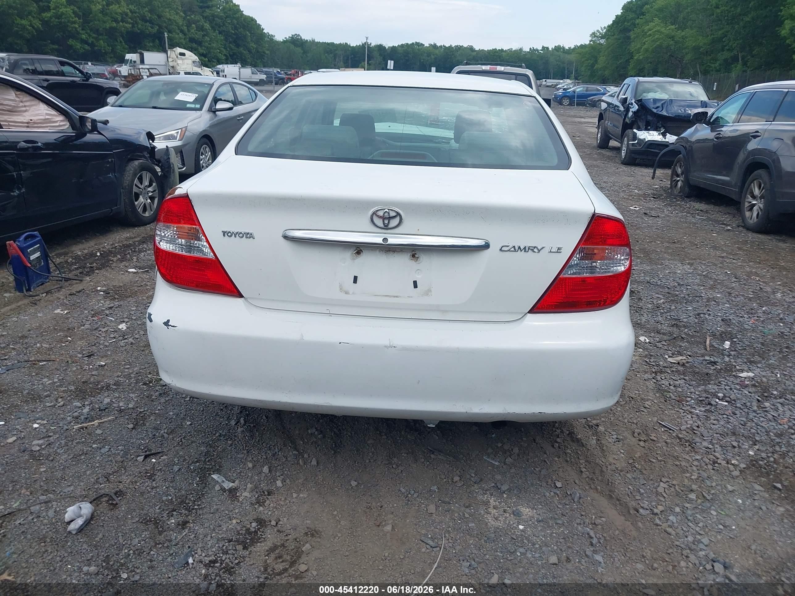 2002 Toyota Camry Le/xle/se White vin: 4T1BE30K42U505575