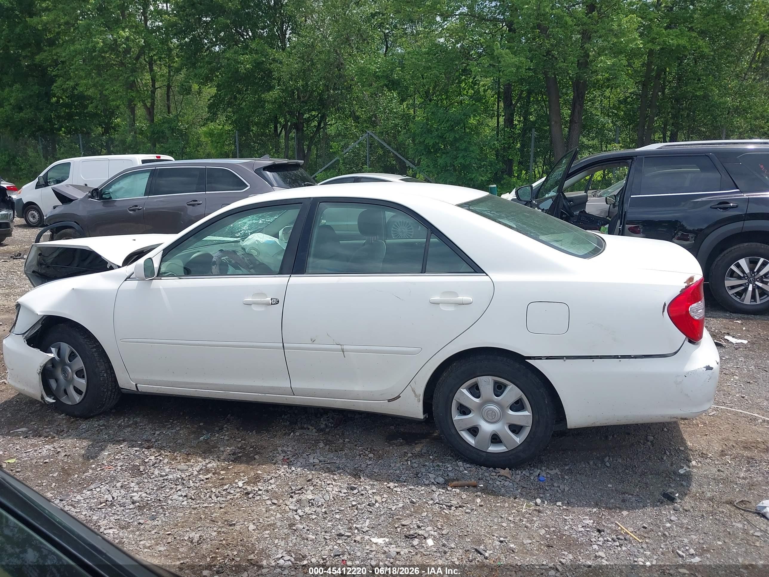 2002 Toyota Camry Le/xle/se White vin: 4T1BE30K42U505575