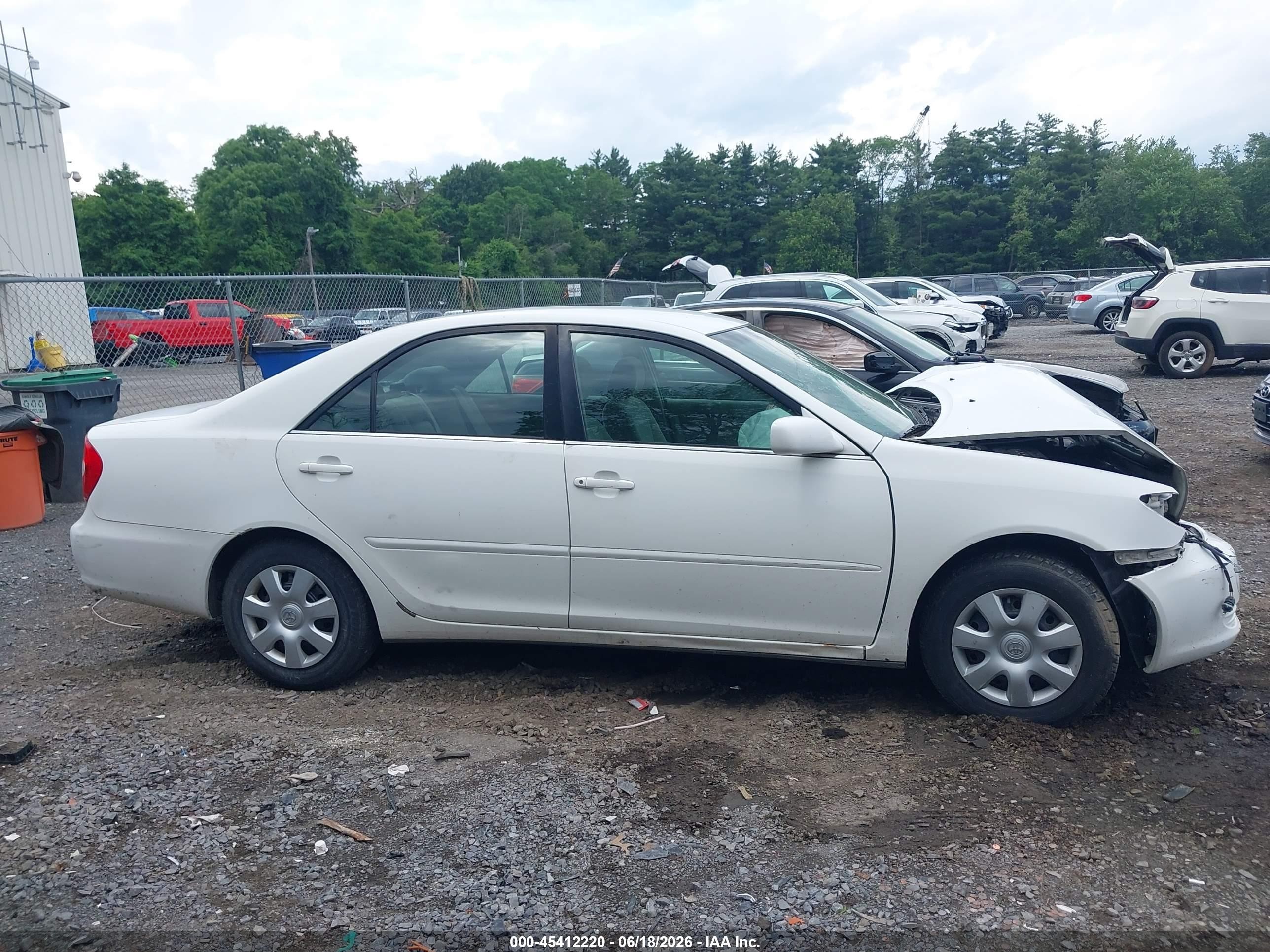 2002 Toyota Camry Le/xle/se White vin: 4T1BE30K42U505575
