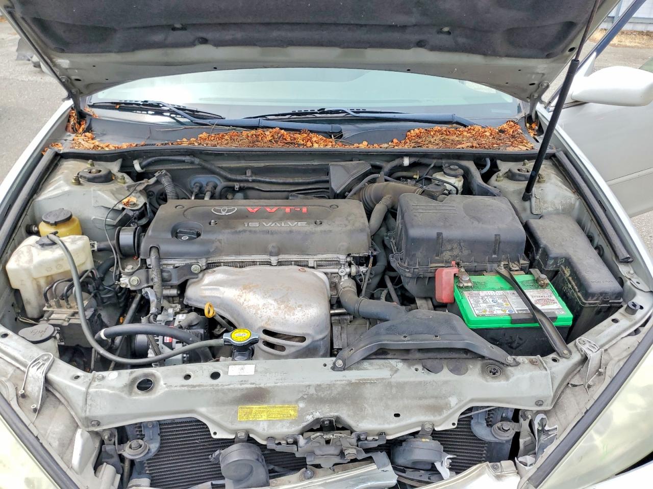 2004 Toyota Camry Le Silver vin: 4T1BE30K44U311924