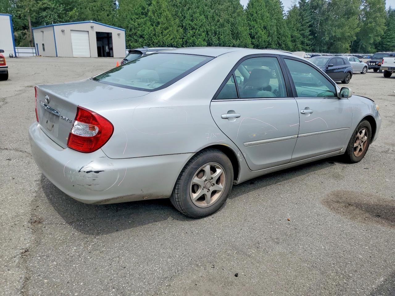 2004 Toyota Camry Le Silver vin: 4T1BE30K44U311924