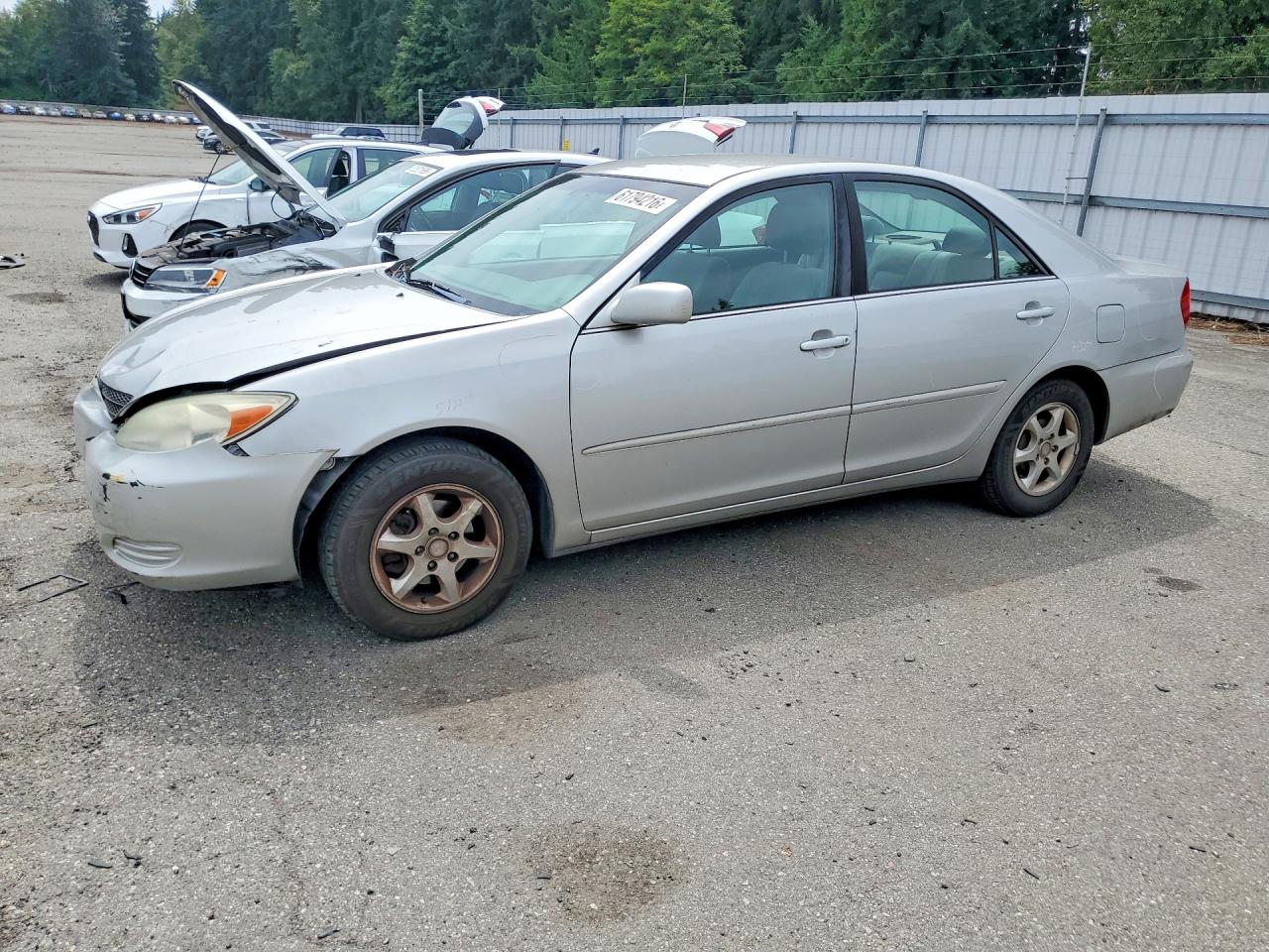 2004 Toyota Camry Le Silver vin: 4T1BE30K44U311924