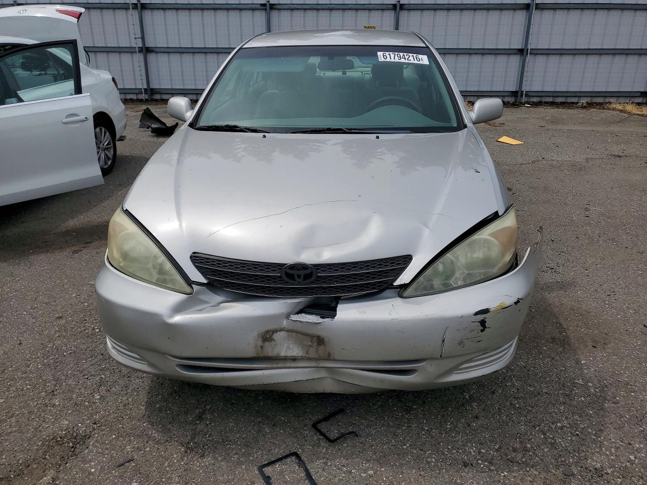 2004 Toyota Camry Le Silver vin: 4T1BE30K44U311924