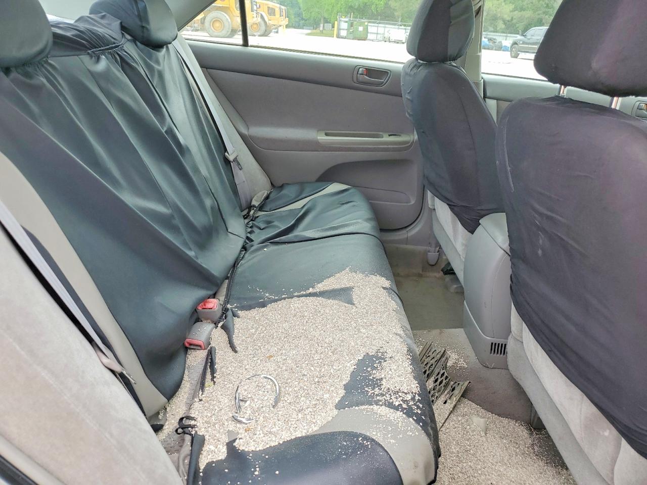 2004 Toyota Camry Le Silver vin: 4T1BE30K44U916512