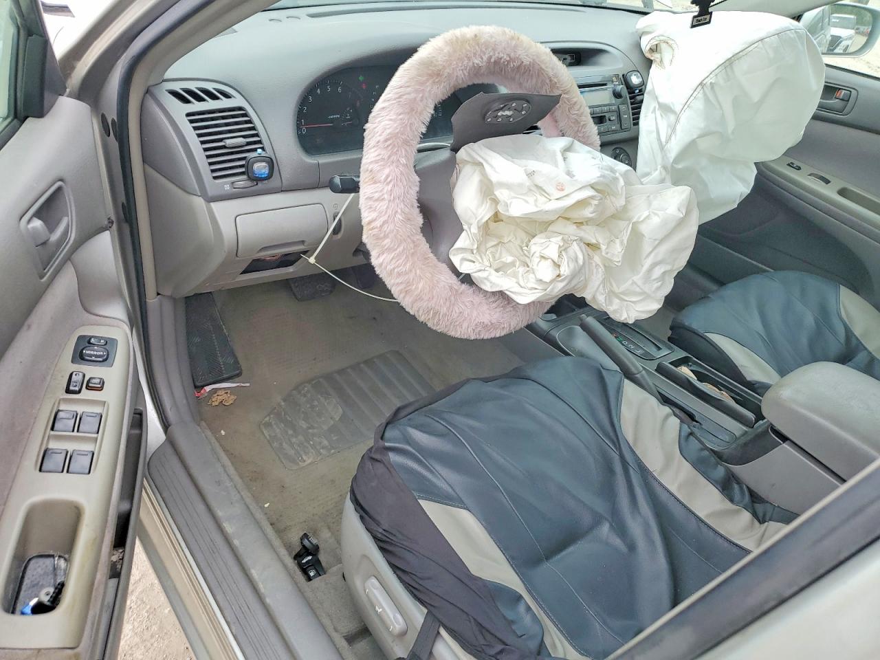 2004 Toyota Camry Le Silver vin: 4T1BE30K44U916512