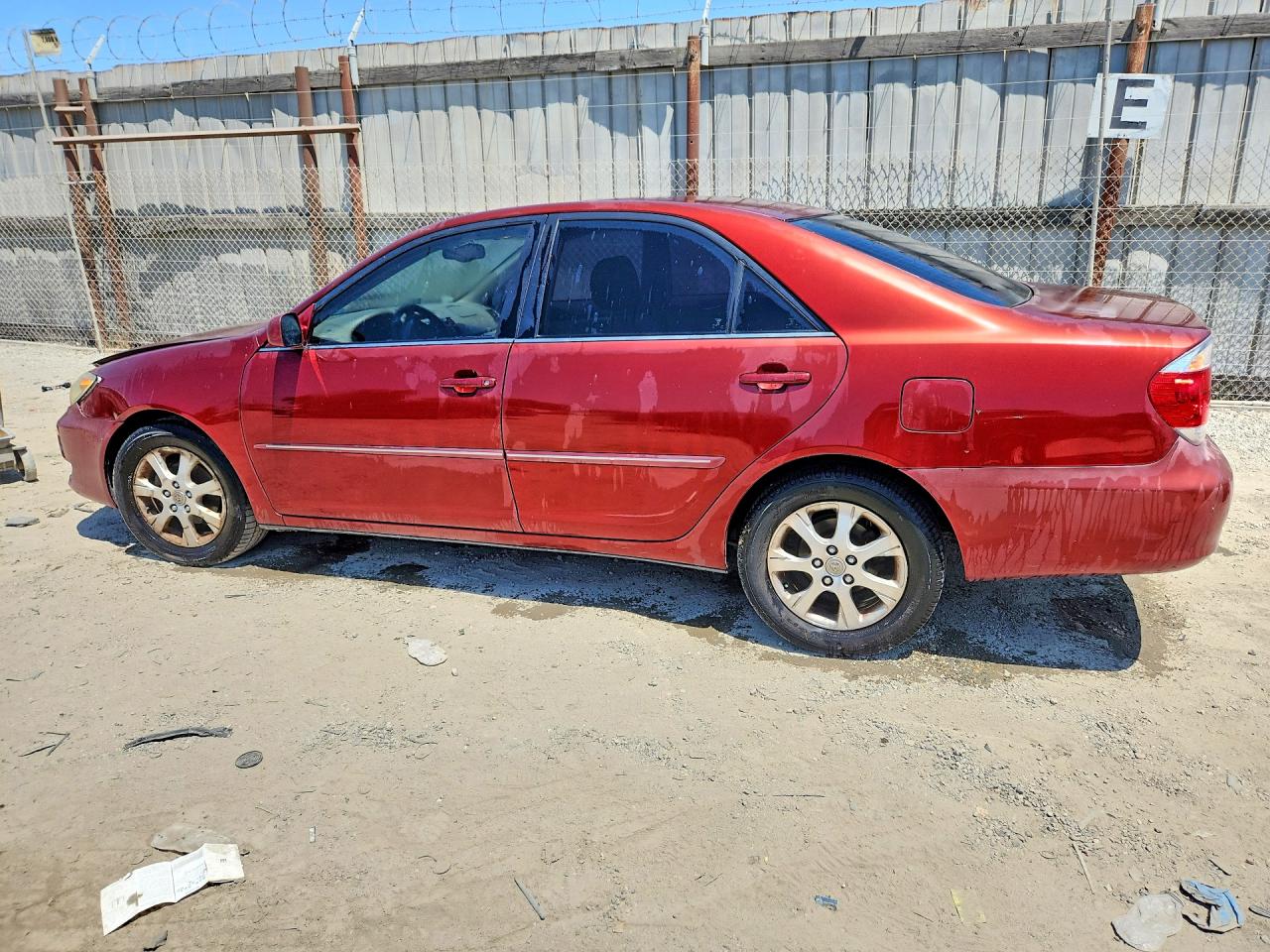 2005 Toyota Camry Xle Red vin: 4T1BE30K45U004528
