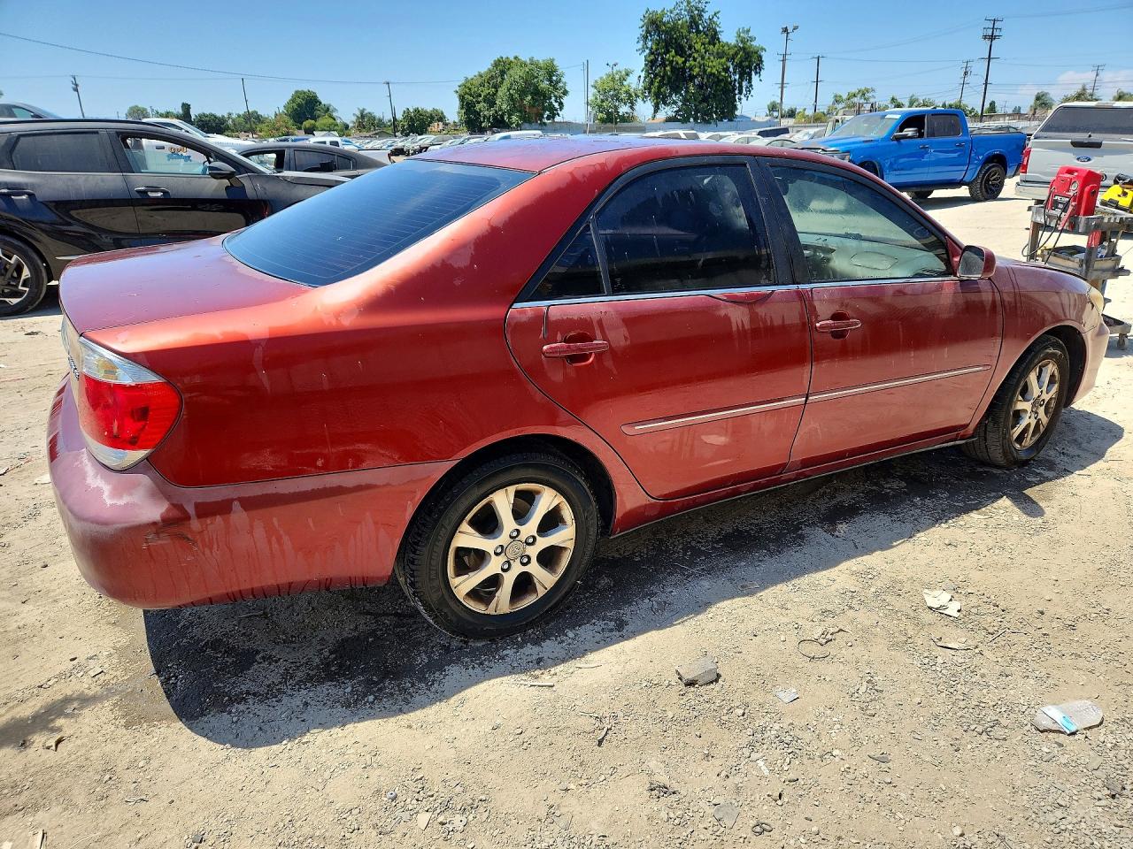 2005 Toyota Camry Xle Red vin: 4T1BE30K45U004528