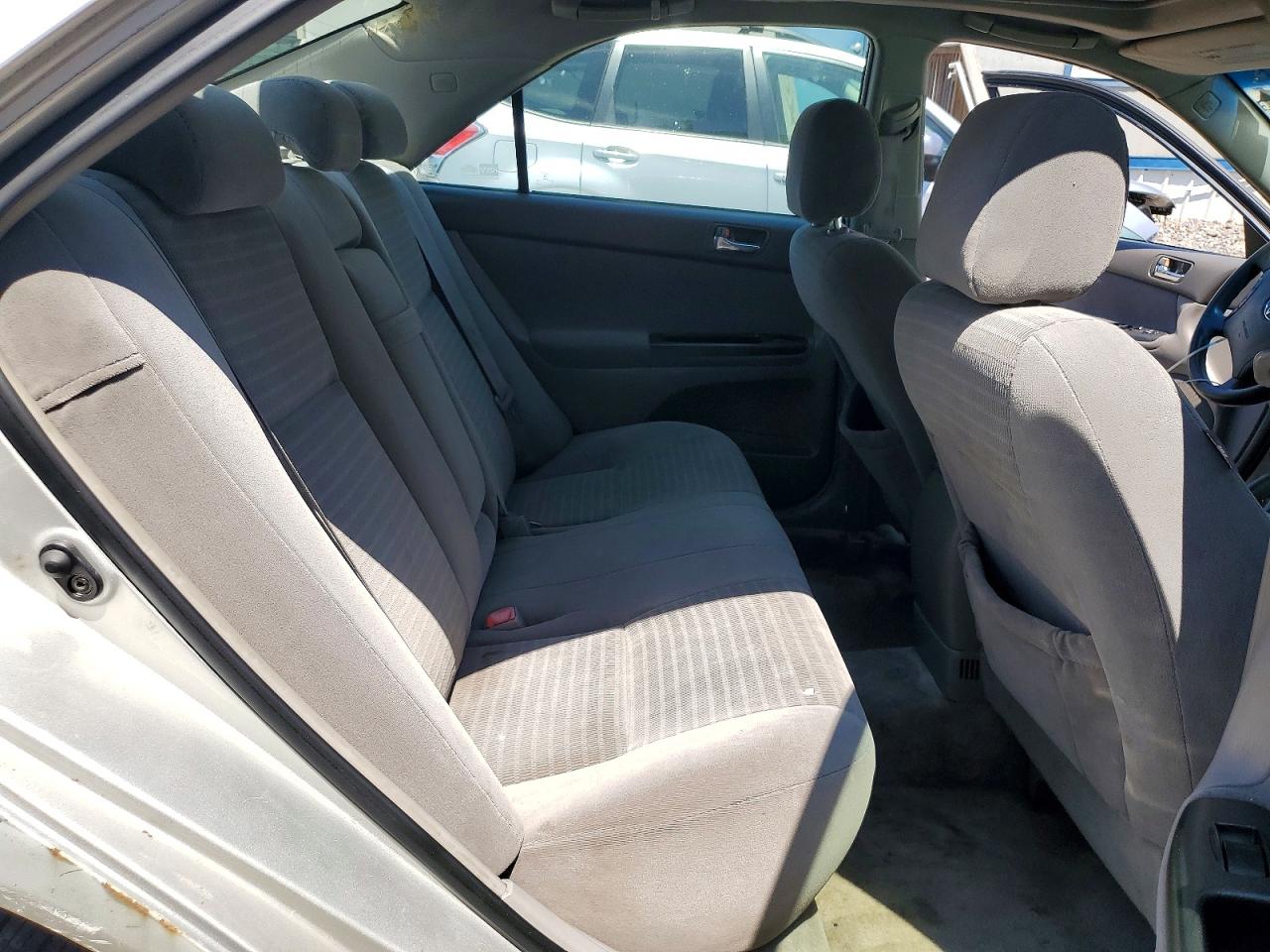 2005 Toyota Camry Le Silver vin: 4T1BE30K45U049534