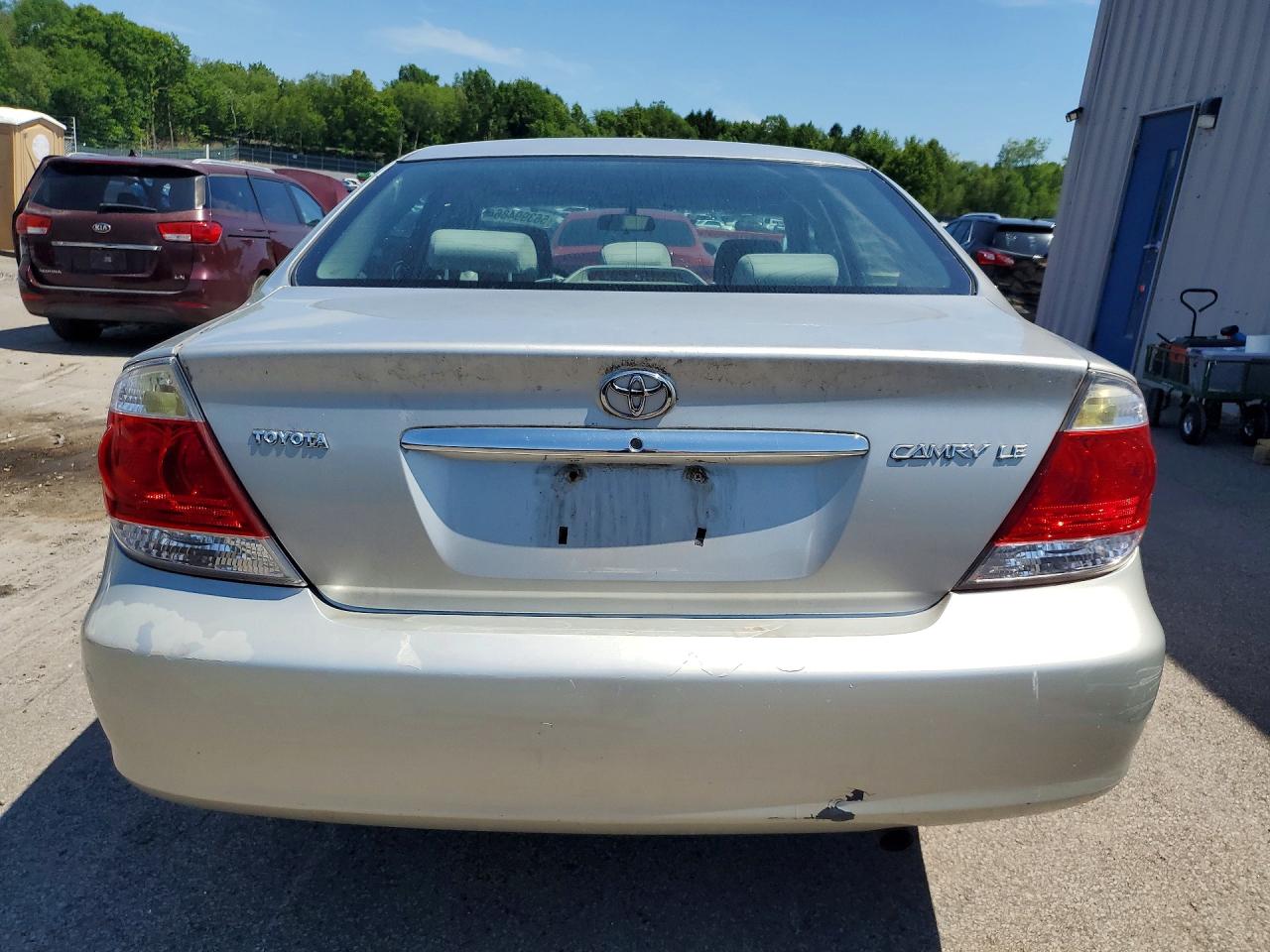 2005 Toyota Camry Le Silver vin: 4T1BE30K45U049534