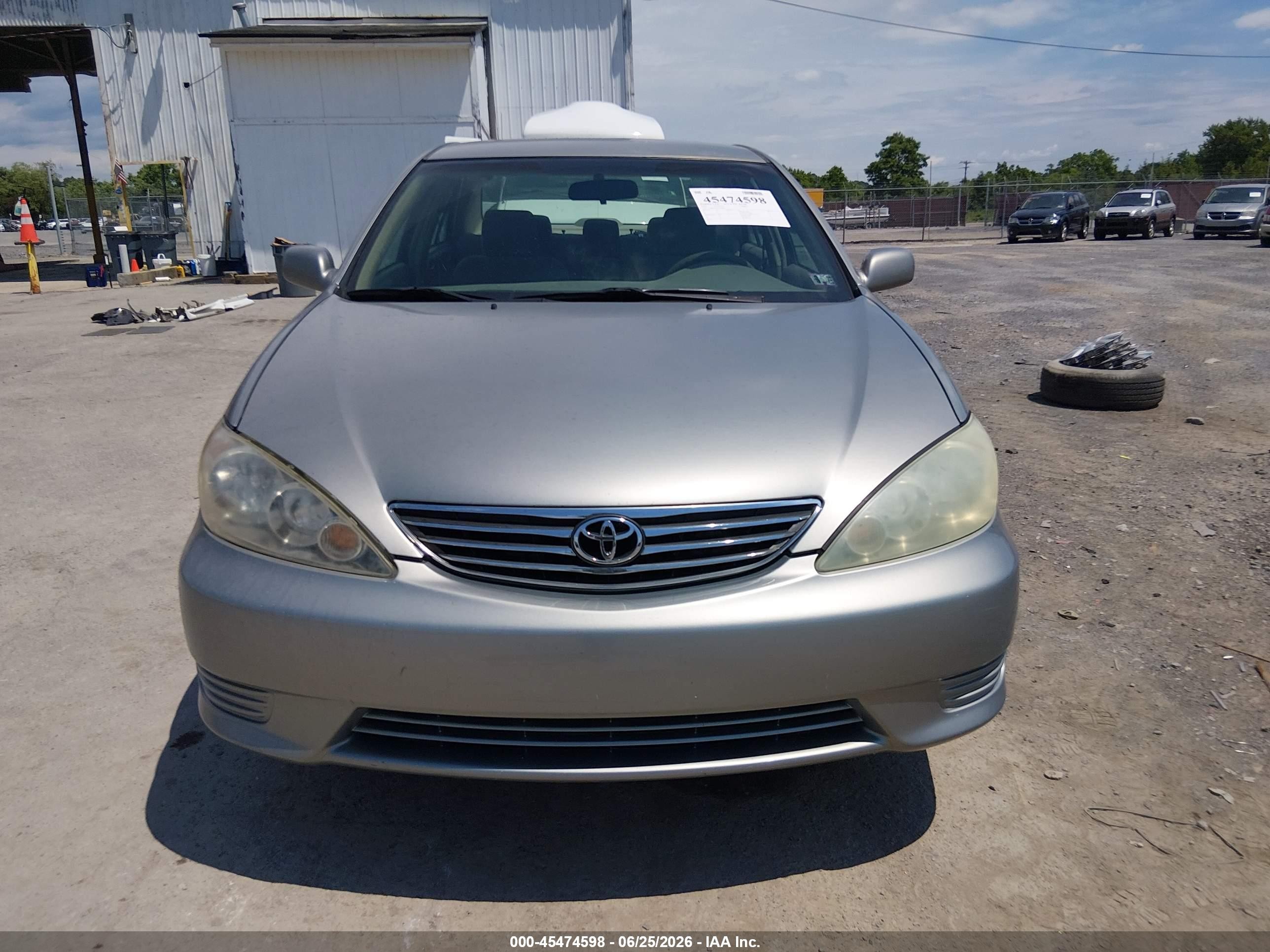 2005 Toyota Camry Le Silver vin: 4T1BE30K45U992829