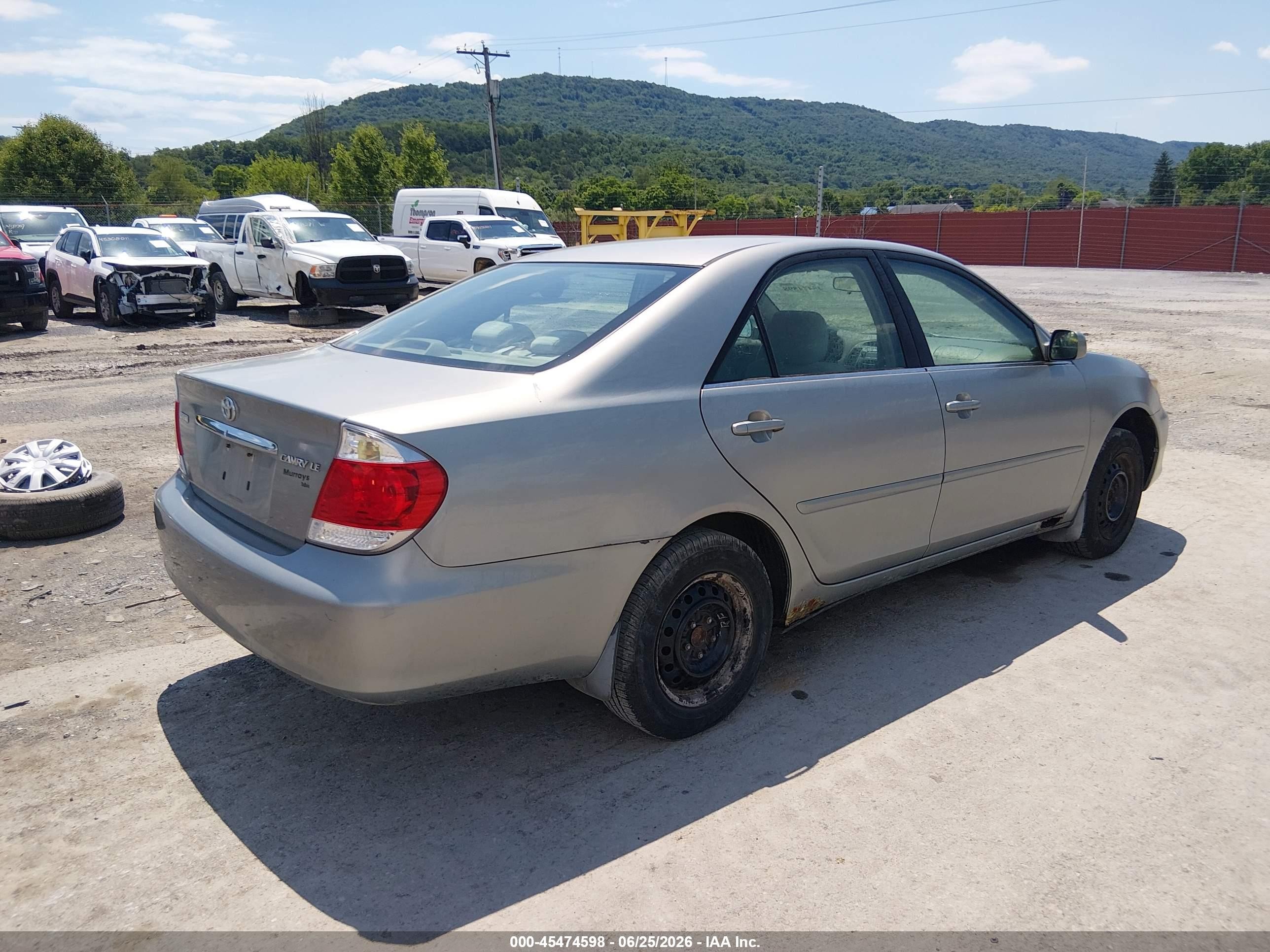 2005 Toyota Camry Le Silver vin: 4T1BE30K45U992829