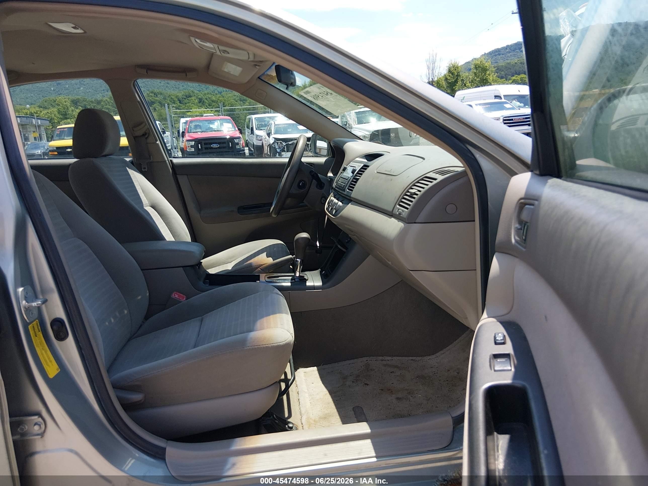 2005 Toyota Camry Le Silver vin: 4T1BE30K45U992829