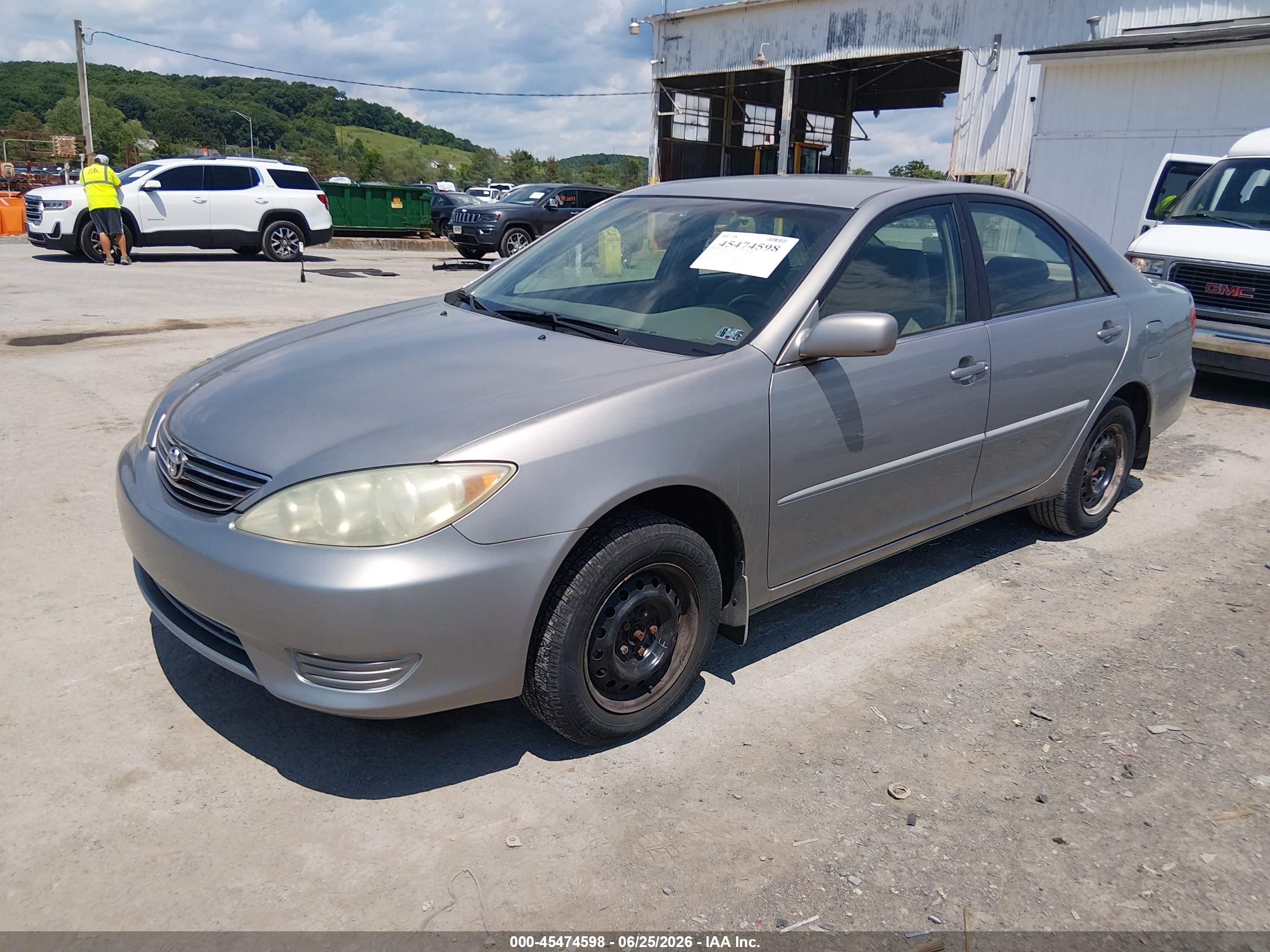 2005 Toyota Camry Le Silver vin: 4T1BE30K45U992829