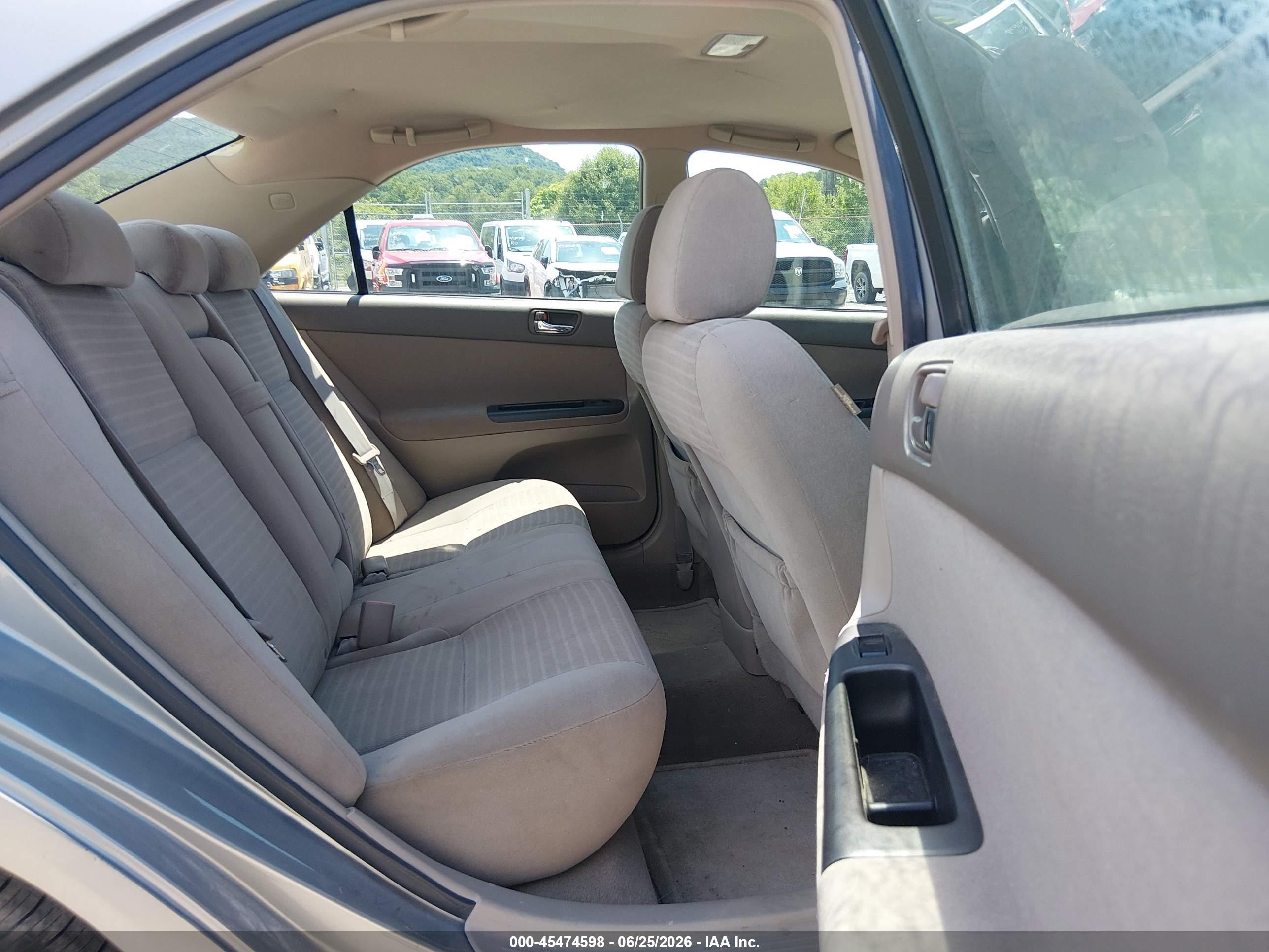 2005 Toyota Camry Le Silver vin: 4T1BE30K45U992829