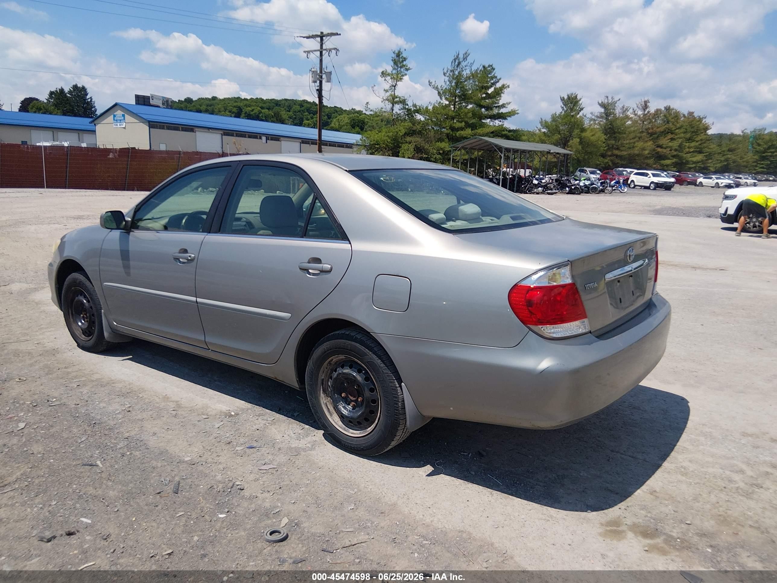 2005 Toyota Camry Le Silver vin: 4T1BE30K45U992829