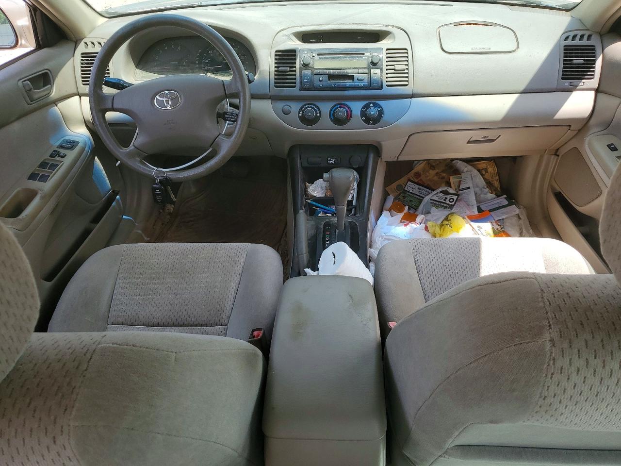 2002 Toyota Camry Le Gold vin: 4T1BE30K52U113995