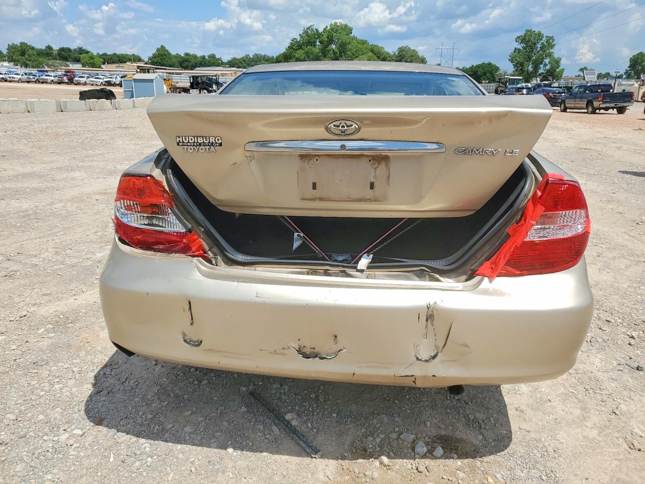 2002 Toyota Camry Le Gold vin: 4T1BE30K52U113995