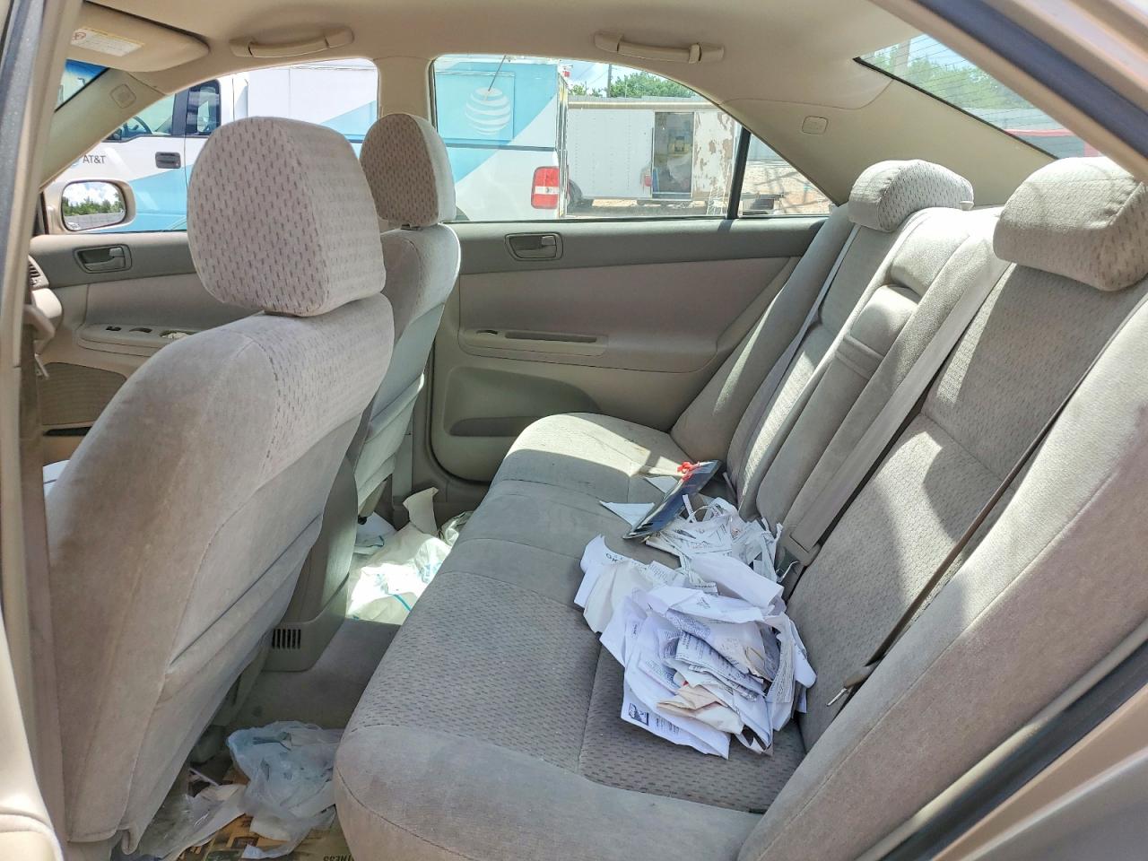 2002 Toyota Camry Le Gold vin: 4T1BE30K52U113995