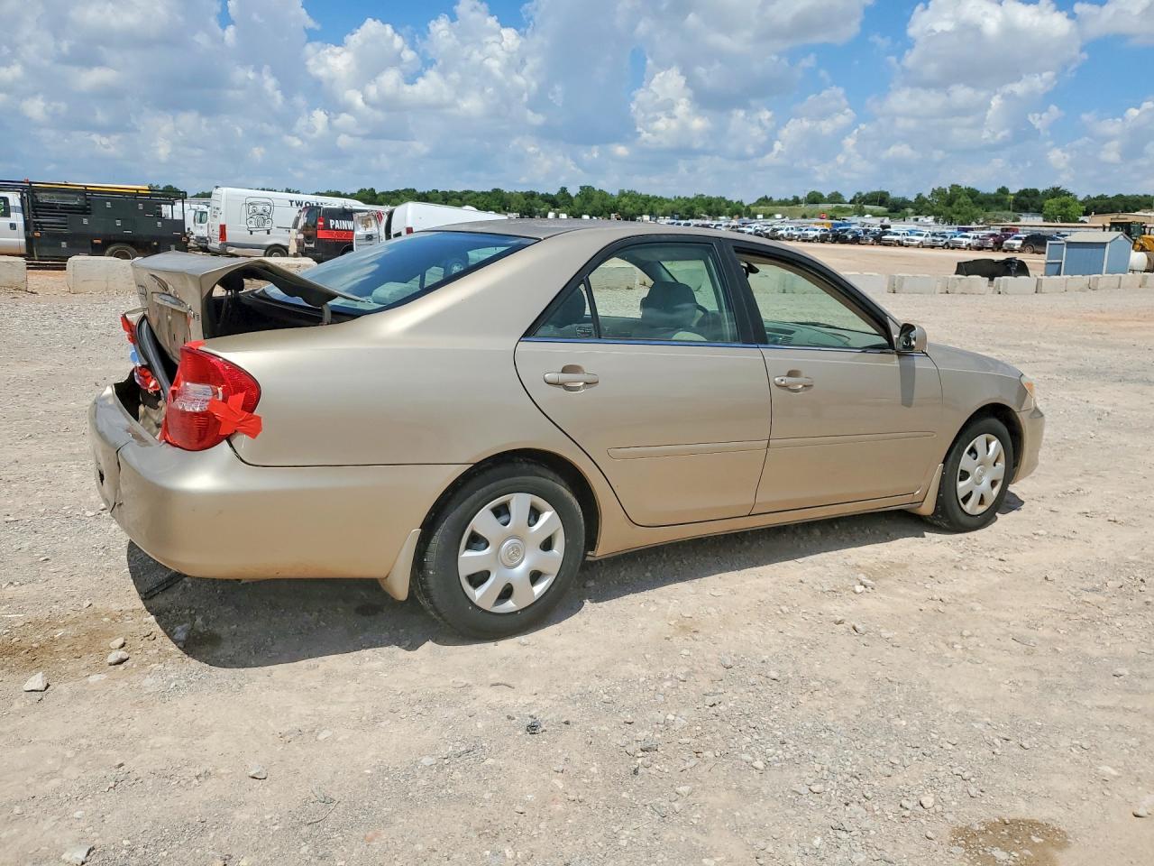 2002 Toyota Camry Le Gold vin: 4T1BE30K52U113995