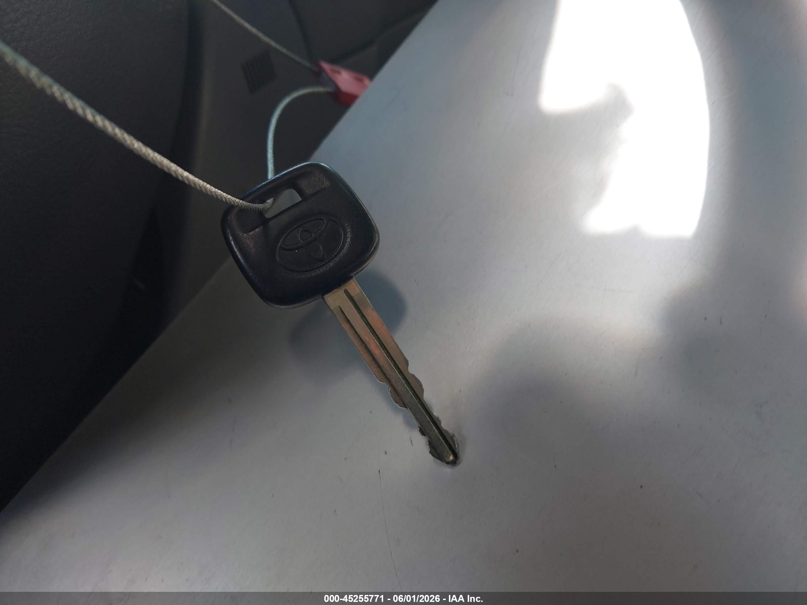 2002 Toyota Camry Le Red vin: 4T1BE30K52U579779