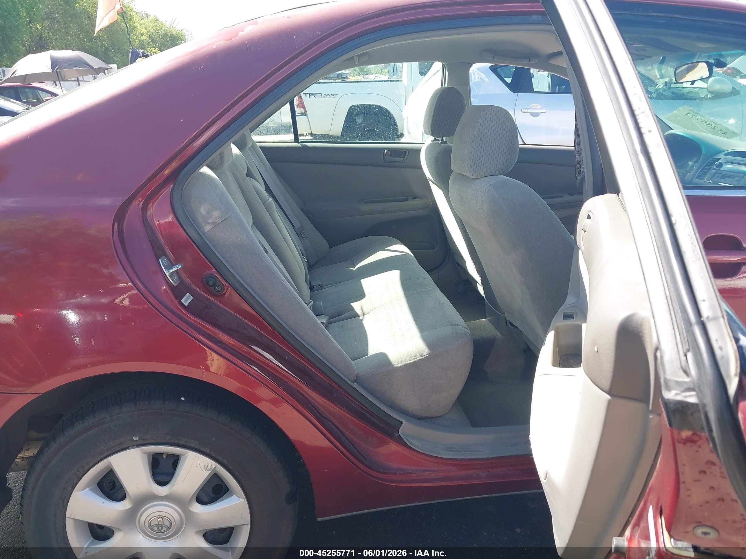2002 Toyota Camry Le Red vin: 4T1BE30K52U579779