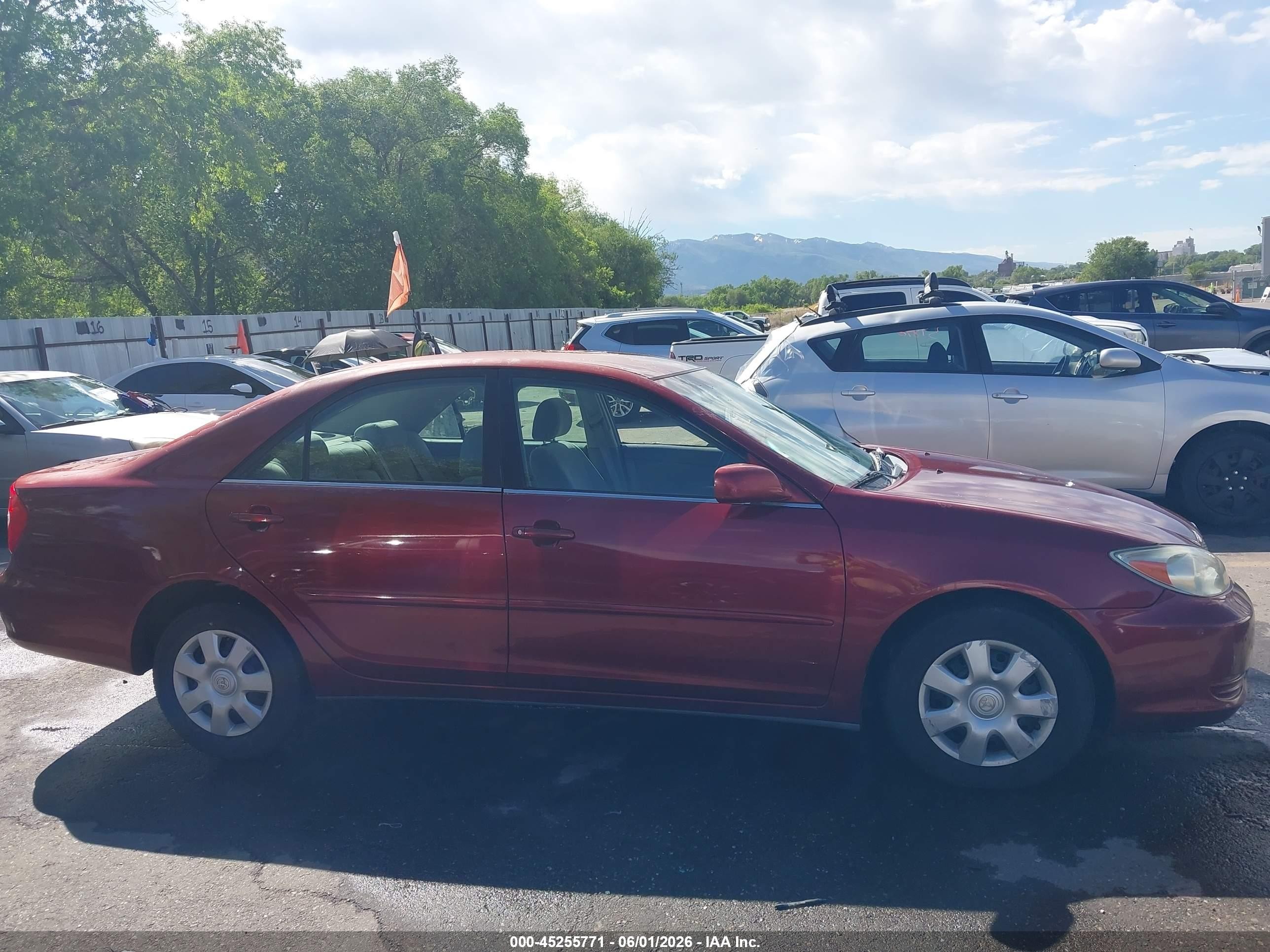 2002 Toyota Camry Le Red vin: 4T1BE30K52U579779