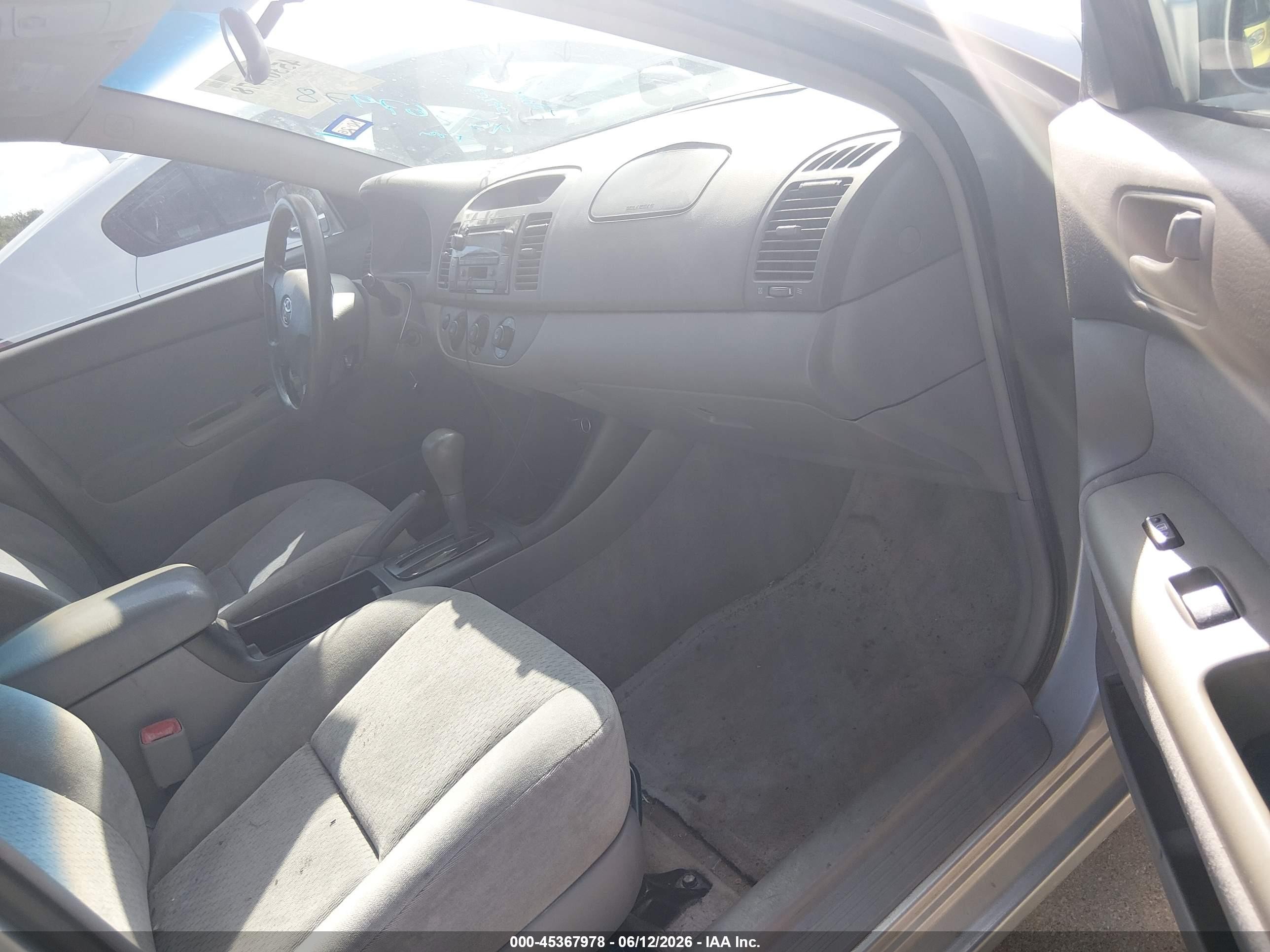 2004 Toyota Camry Le Champagne vin: 4T1BE30K54U294020