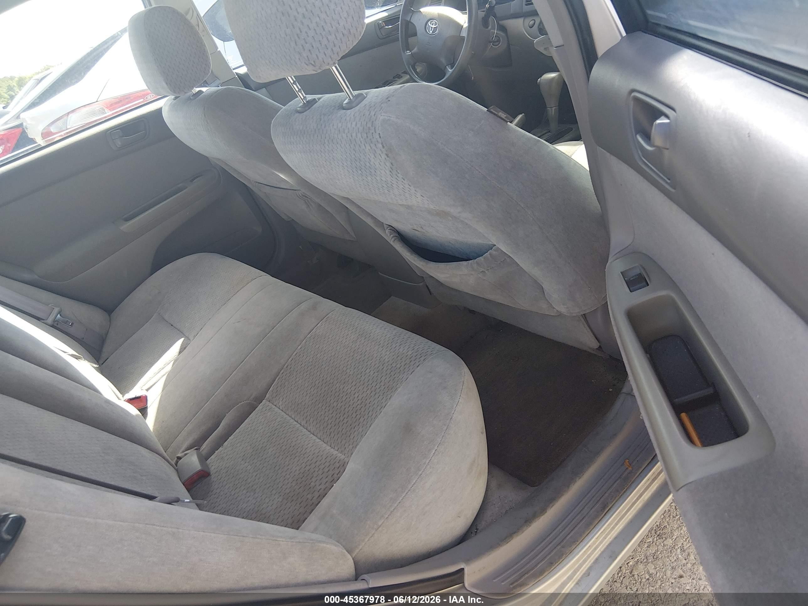 2004 Toyota Camry Le Champagne vin: 4T1BE30K54U294020