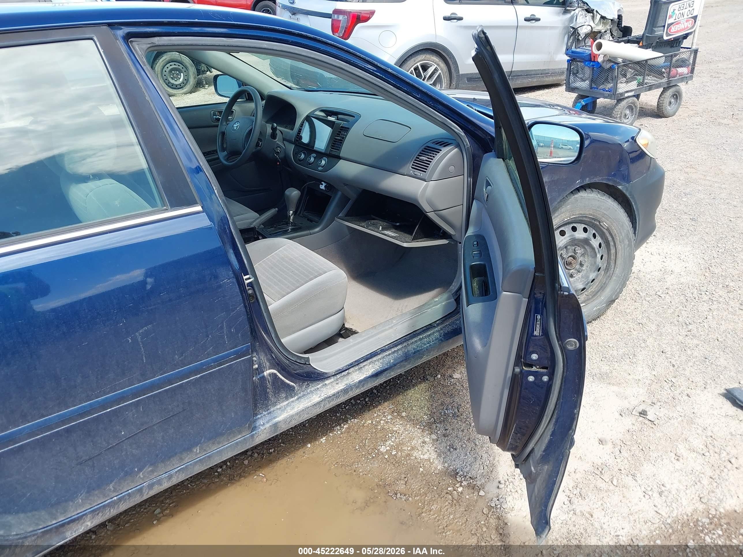 2005 Toyota Camry Le Blue vin: 4T1BE30K55U035593