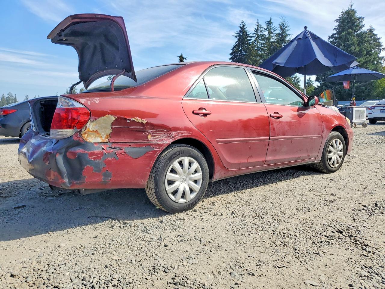 2005 Toyota Camry Le Burgundy vin: 4T1BE30K55U037585