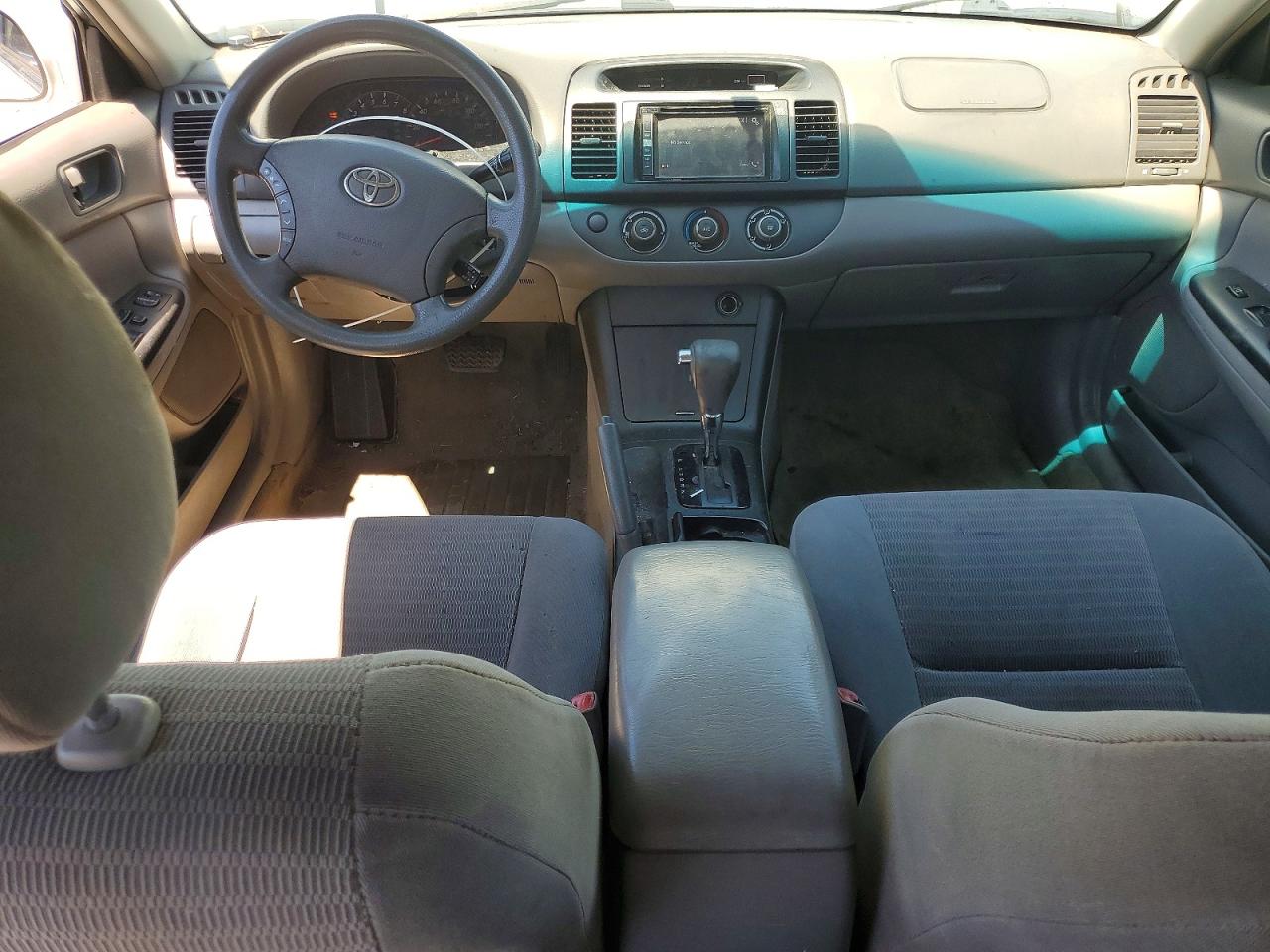 2005 Toyota Camry Le Silver vin: 4T1BE30K55U529811