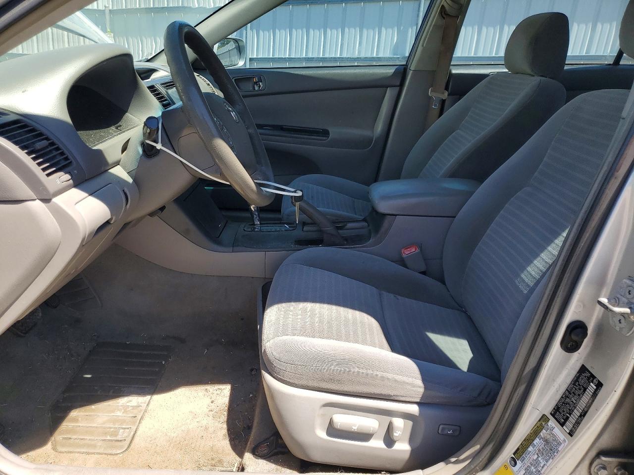 2005 Toyota Camry Le Silver vin: 4T1BE30K55U529811