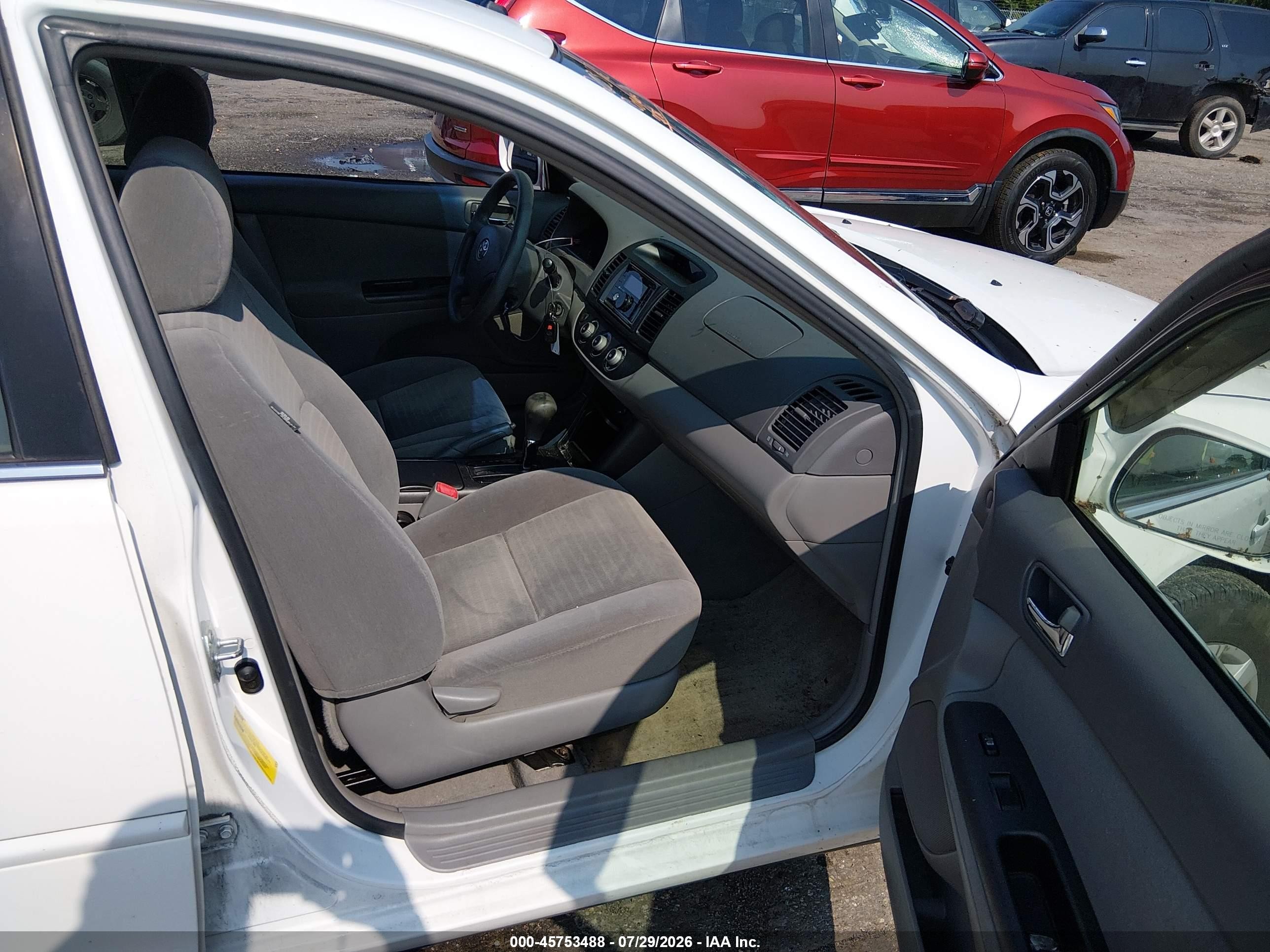 2005 Toyota Camry Le White vin: 4T1BE30K55U547970